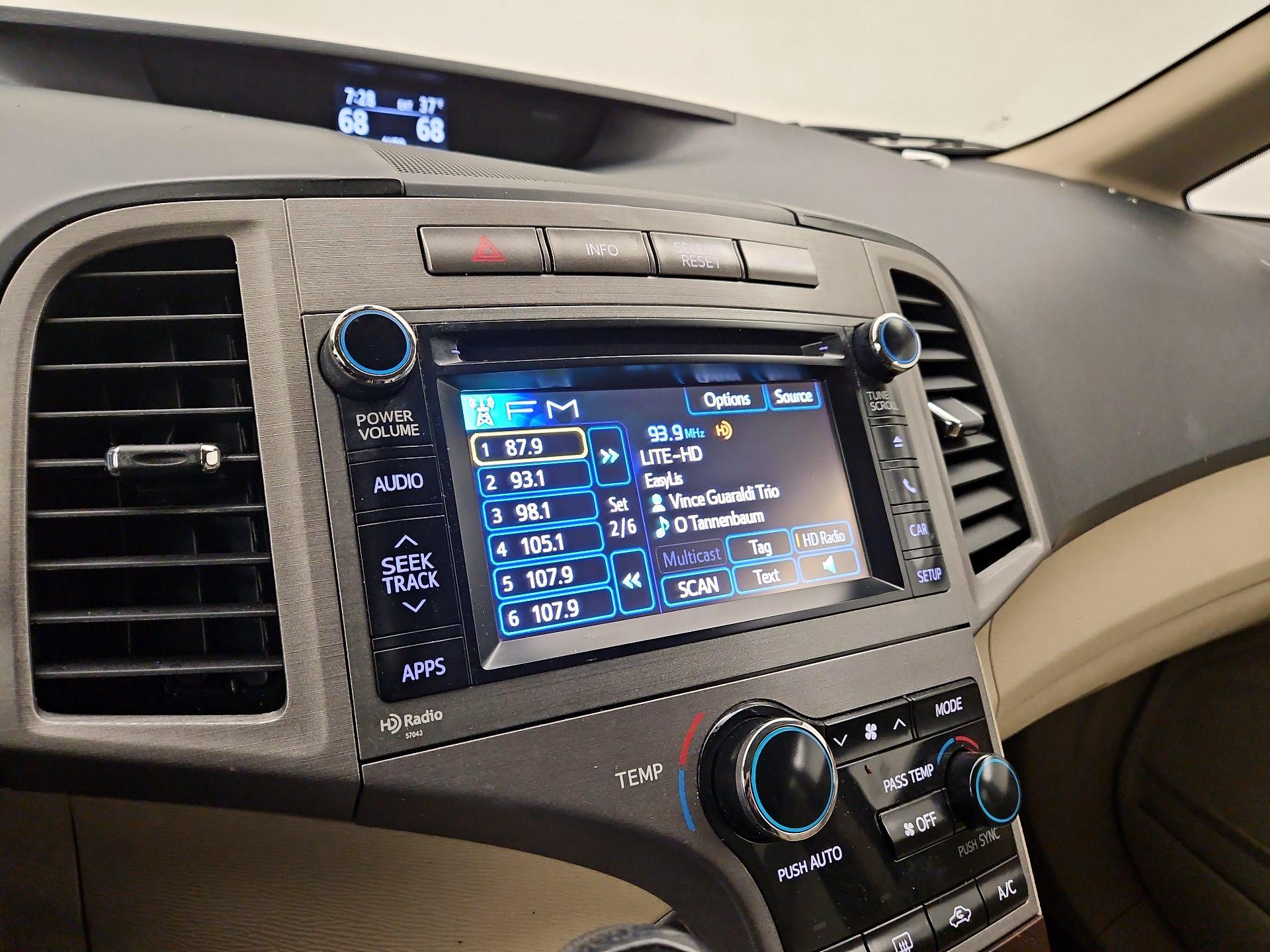 Thumbnail: 2014 Toyota Venza - 14