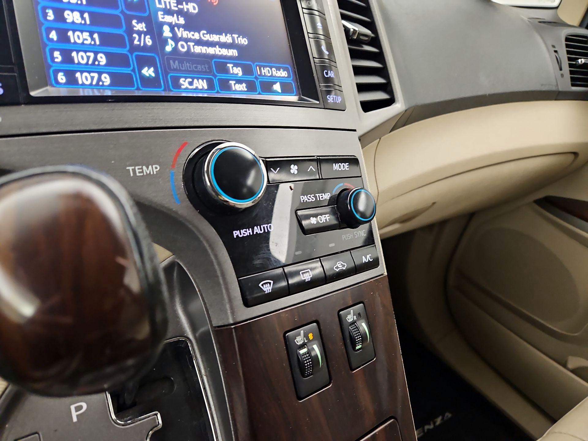 Thumbnail: 2014 Toyota Venza - 15