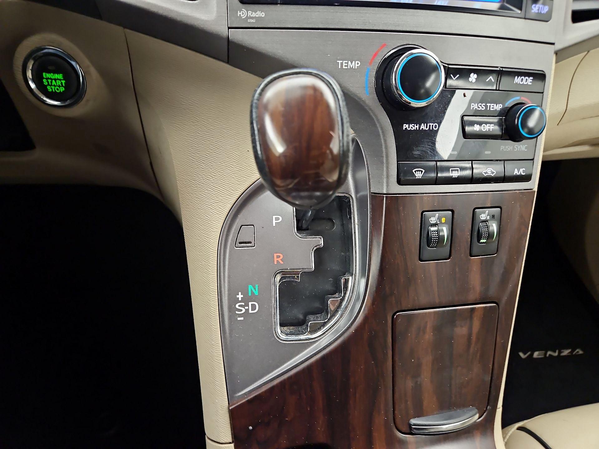 Thumbnail: 2014 Toyota Venza - 16