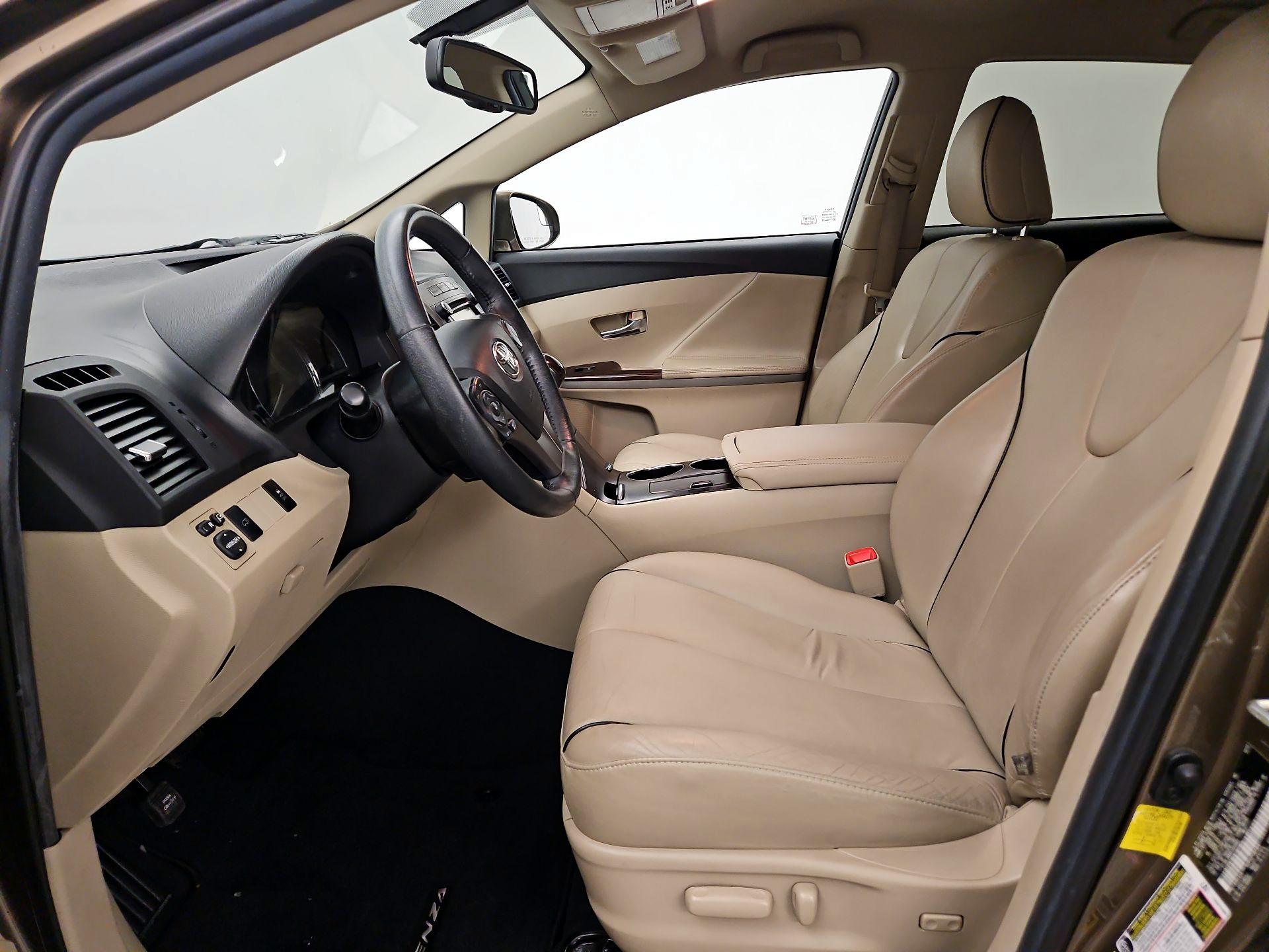 Thumbnail: 2014 Toyota Venza - 18