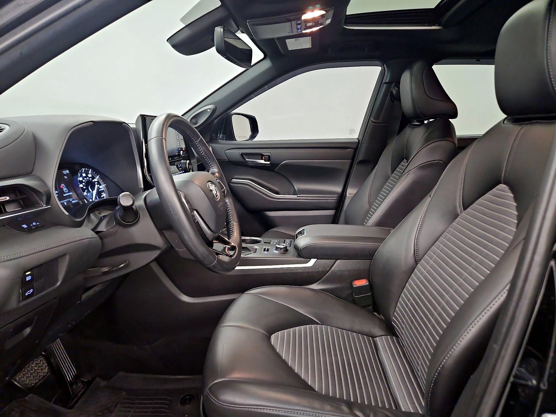 Thumbnail: 2021 Toyota Highlander - 11