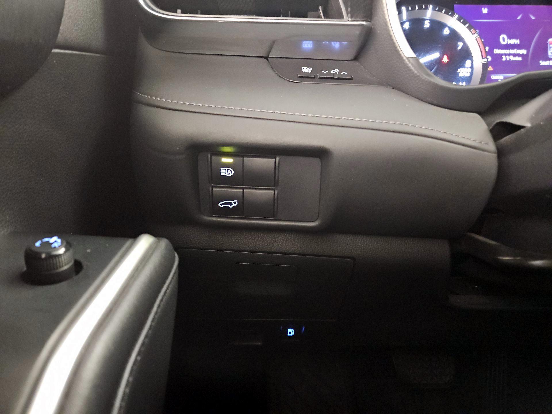 Thumbnail: 2021 Toyota Highlander - 13