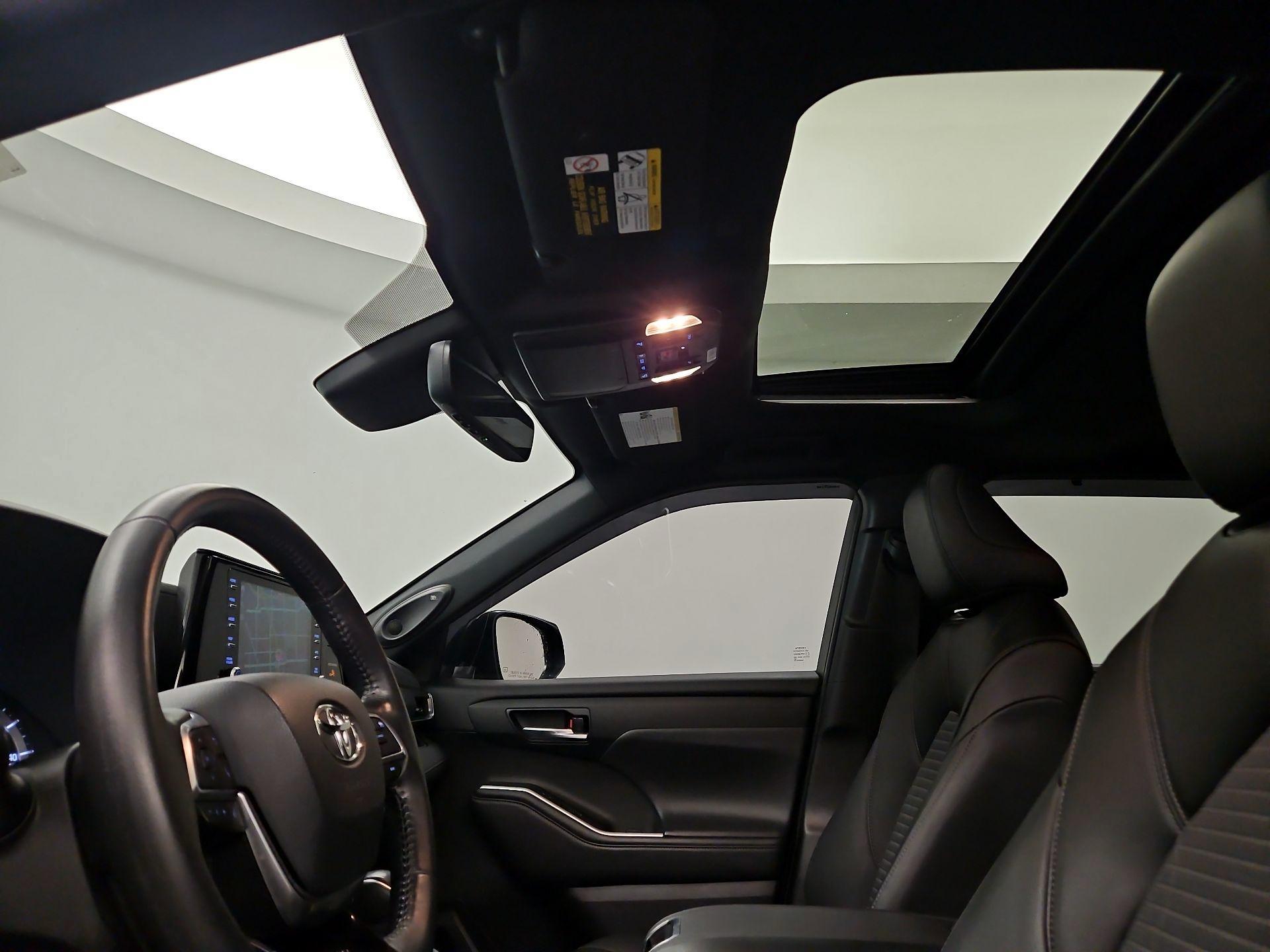 Thumbnail: 2021 Toyota Highlander - 20