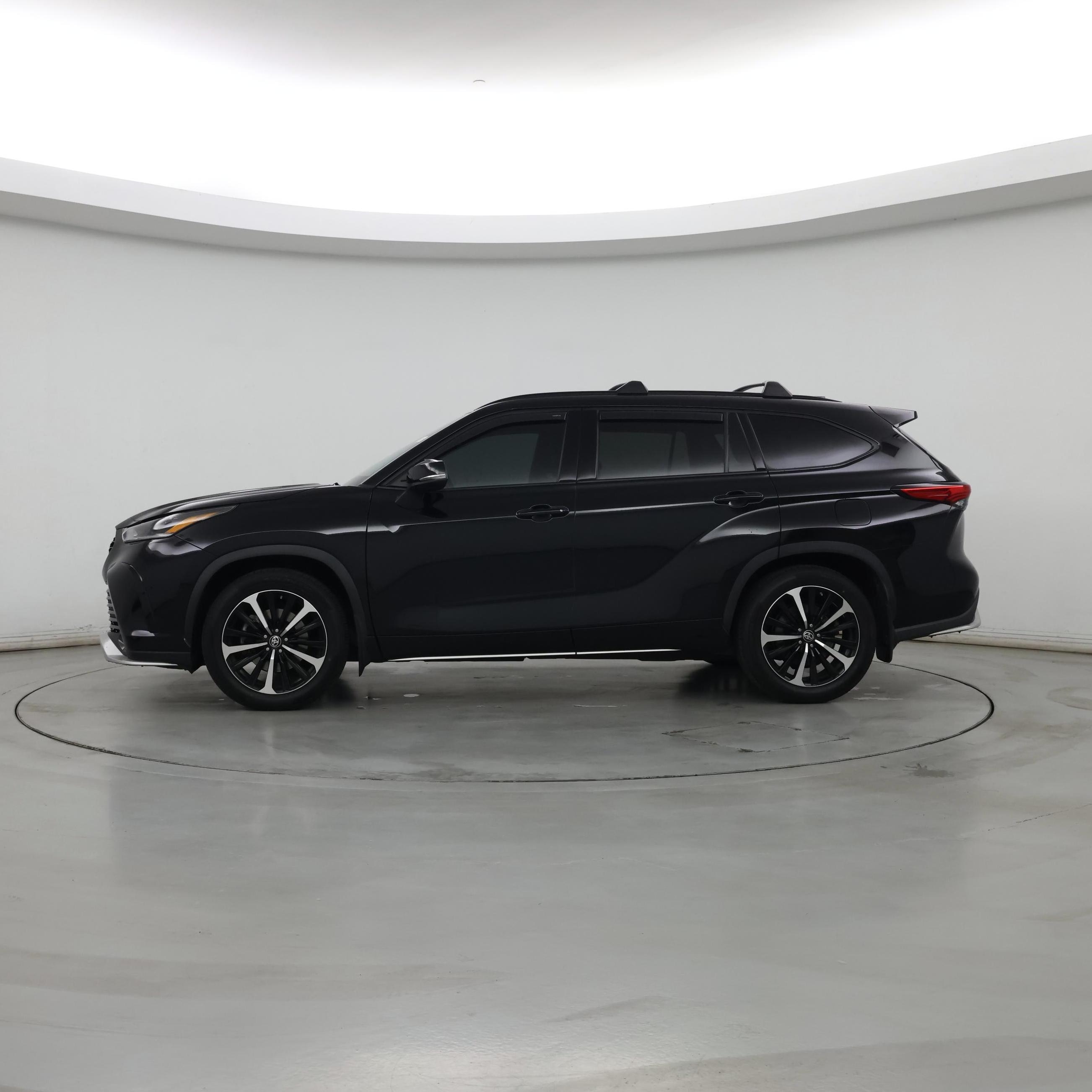 Thumbnail: 2021 Toyota Highlander - 3