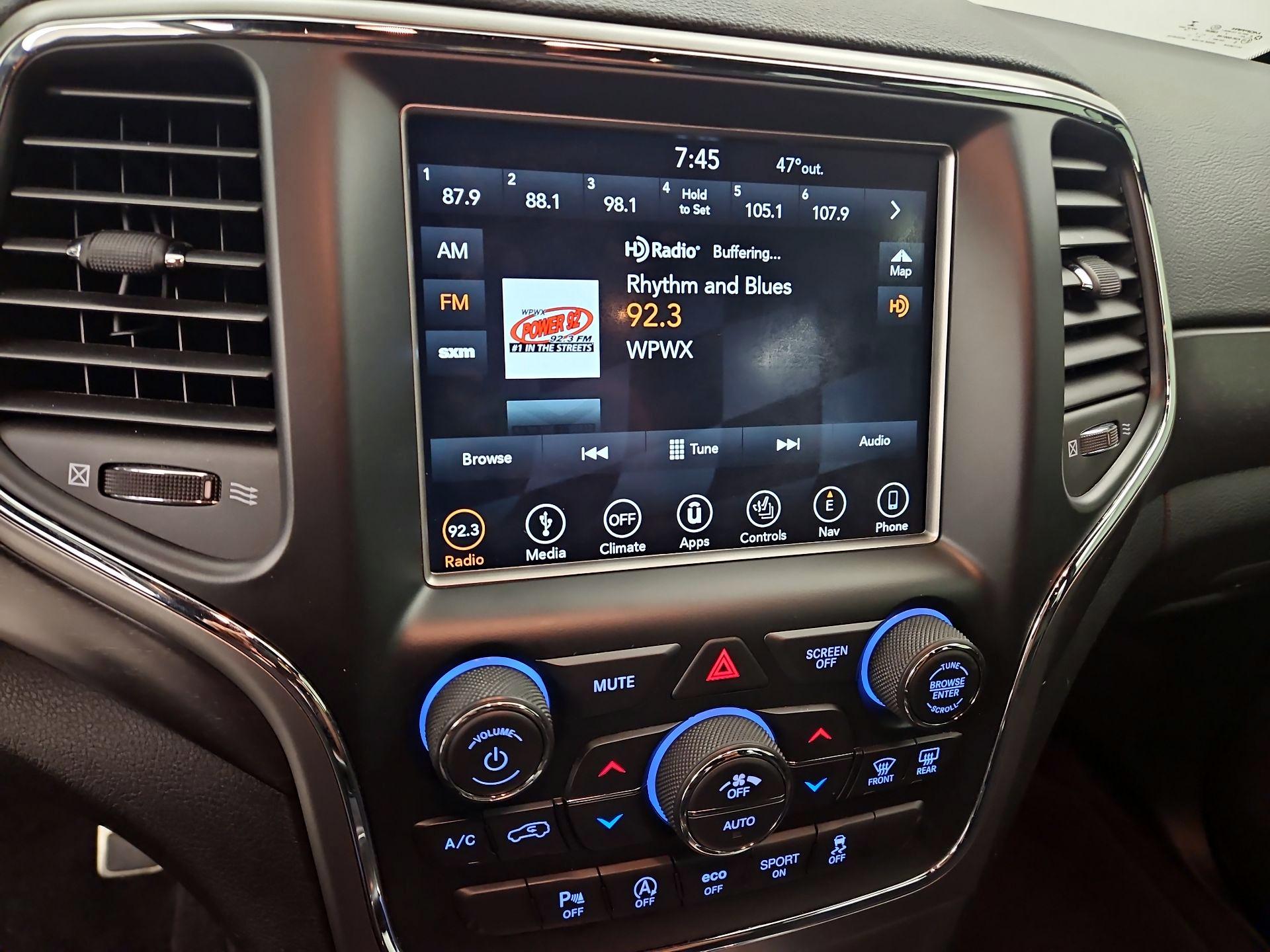 Thumbnail: 2018 Jeep Grand Cherokee - 16