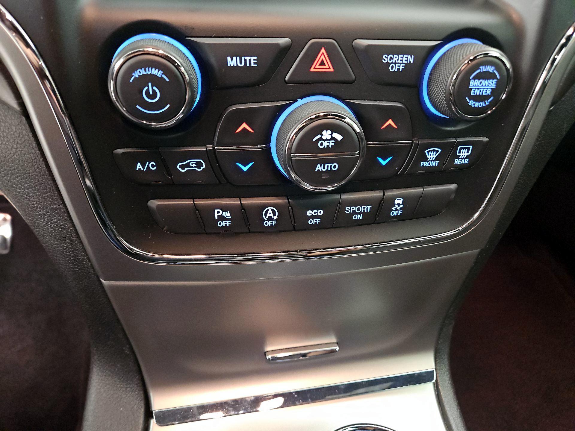 Thumbnail: 2018 Jeep Grand Cherokee - 17