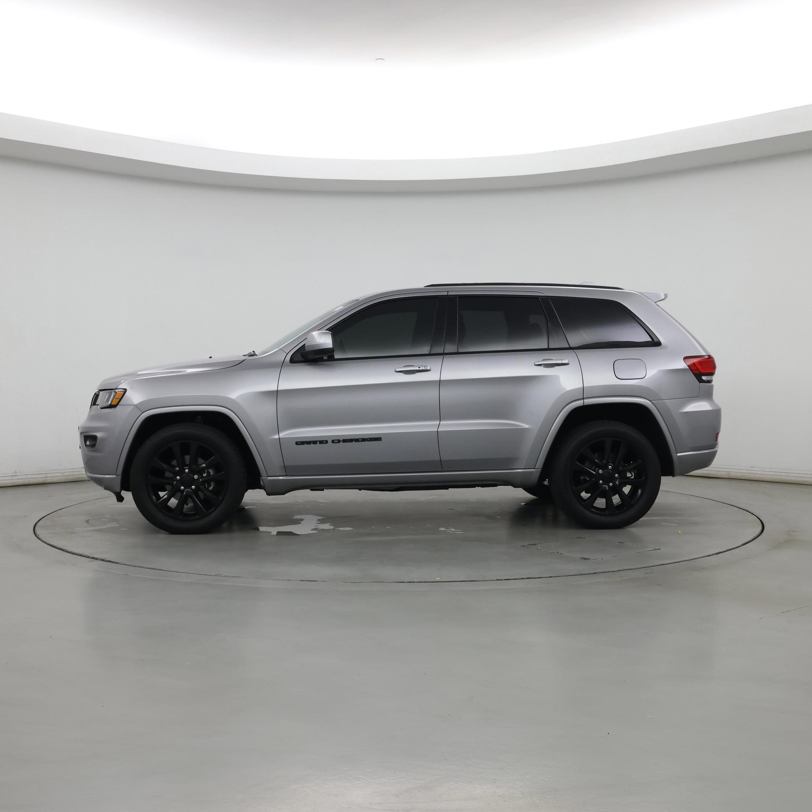 Thumbnail: 2018 Jeep Grand Cherokee - 3