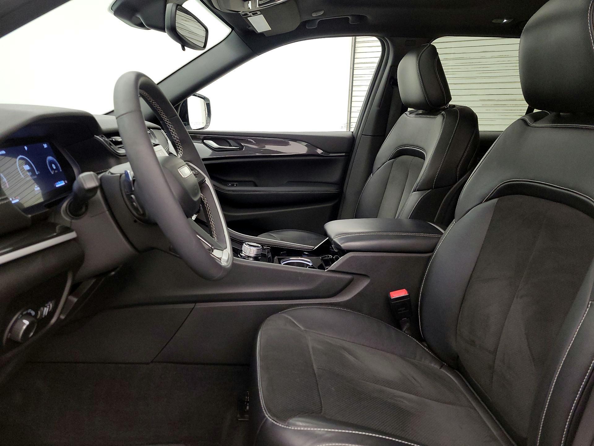 Thumbnail: 2023 Jeep Grand Cherokee - 11