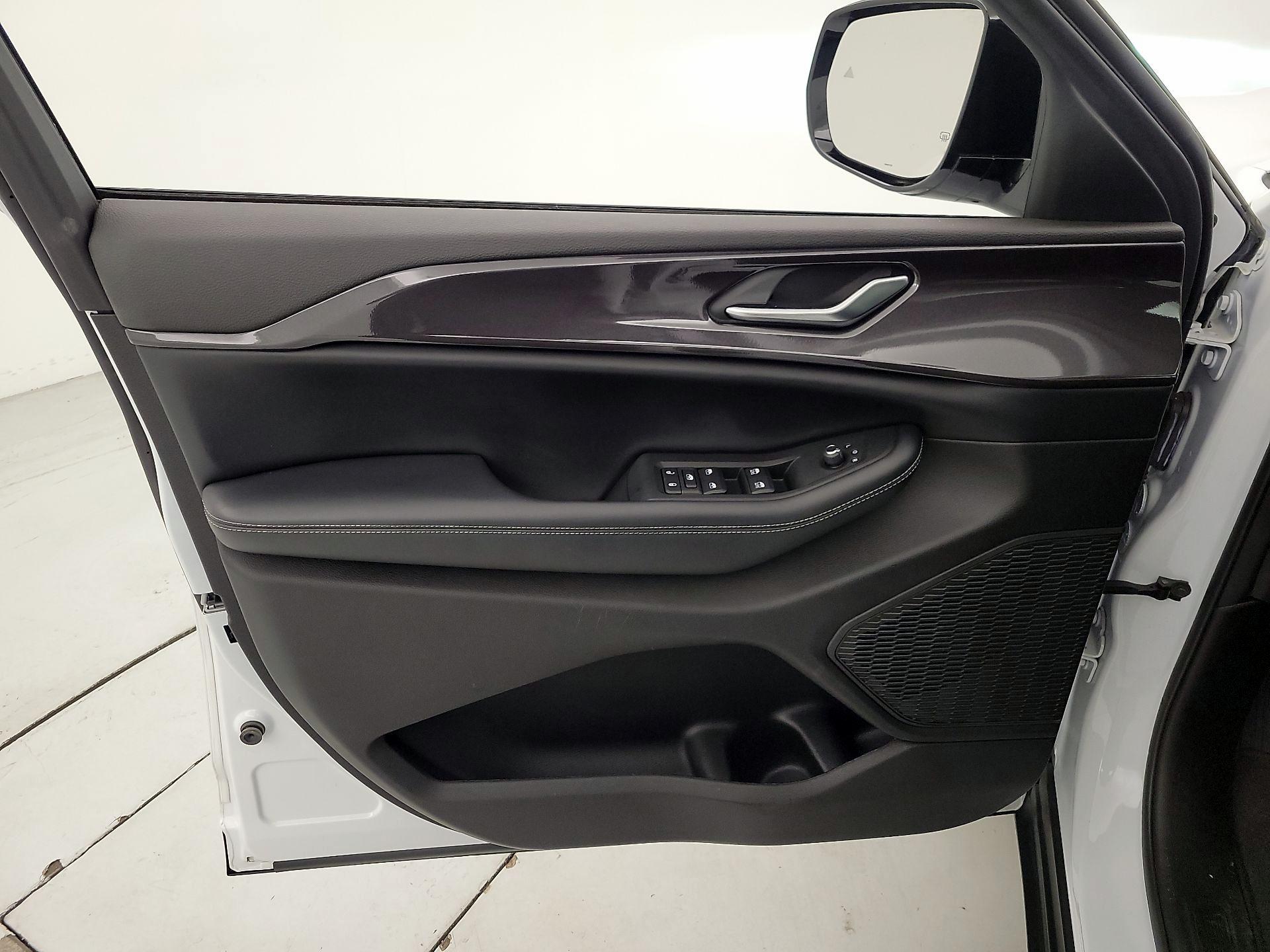 Thumbnail: 2023 Jeep Grand Cherokee - 12