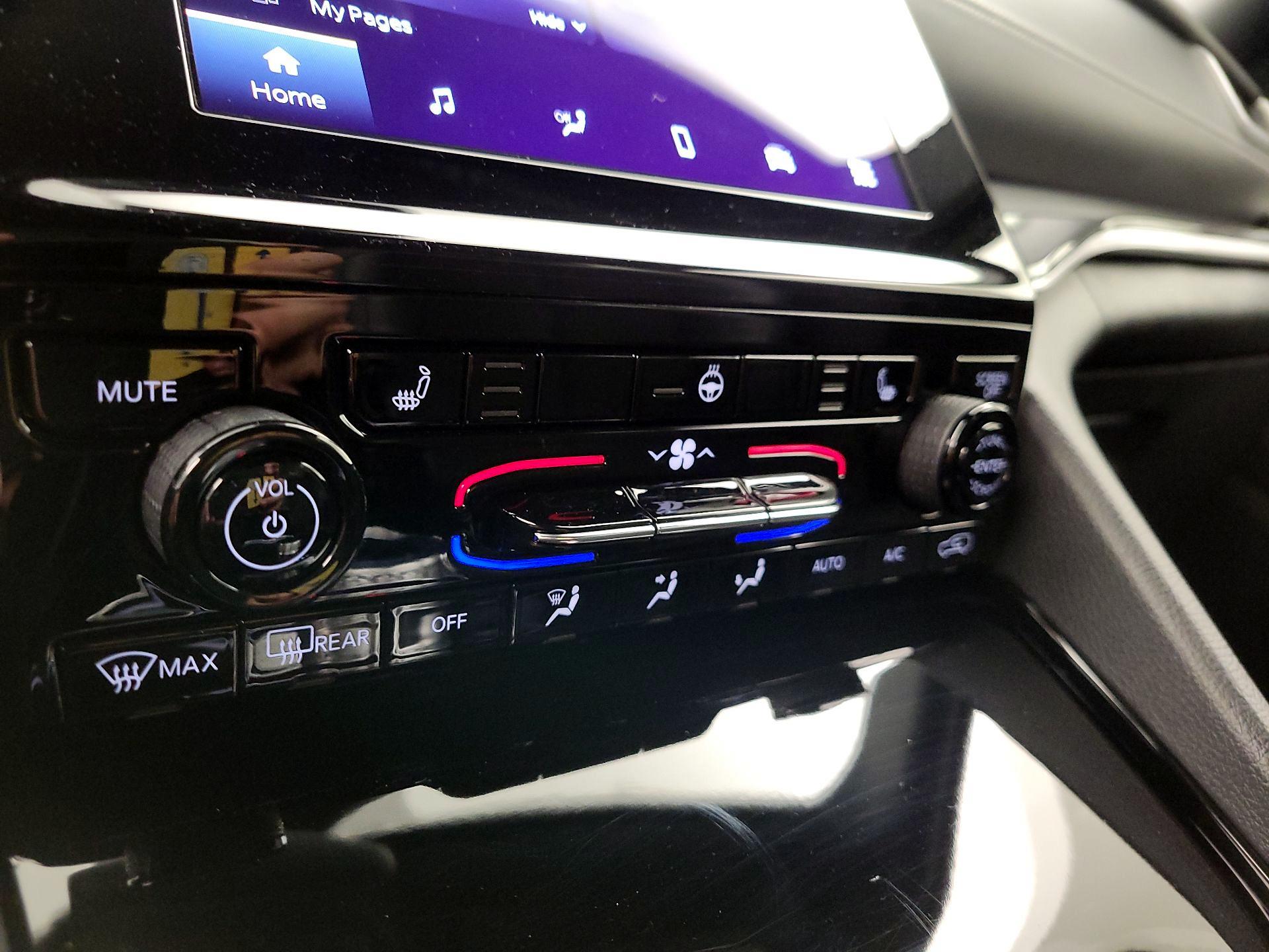 Thumbnail: 2023 Jeep Grand Cherokee - 16