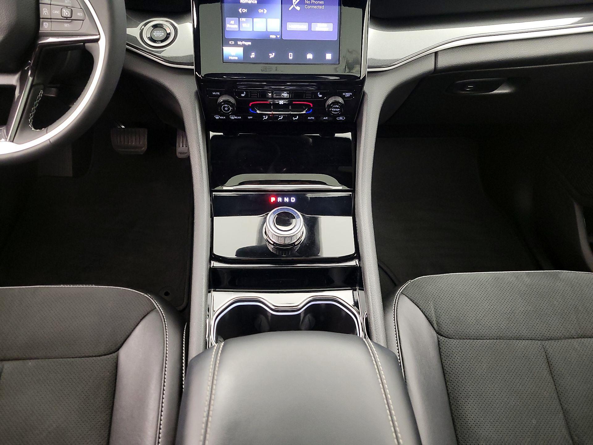 Thumbnail: 2023 Jeep Grand Cherokee - 17