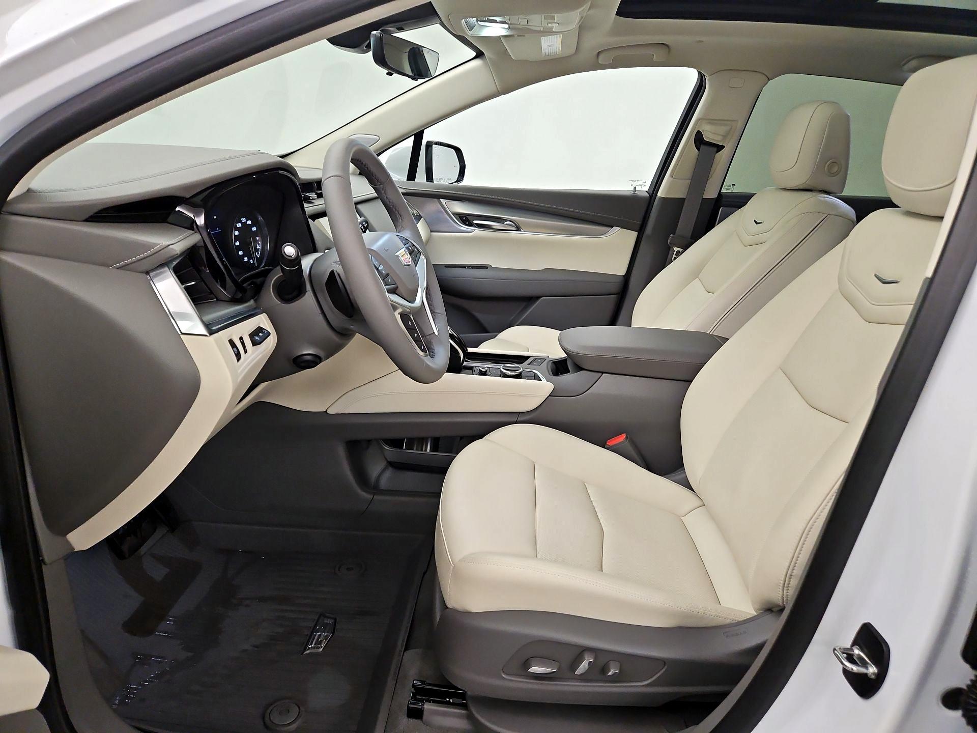 Thumbnail: 2023 Cadillac XT5 - 11