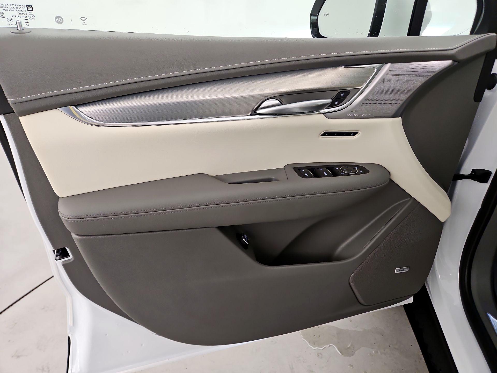 Thumbnail: 2023 Cadillac XT5 - 12