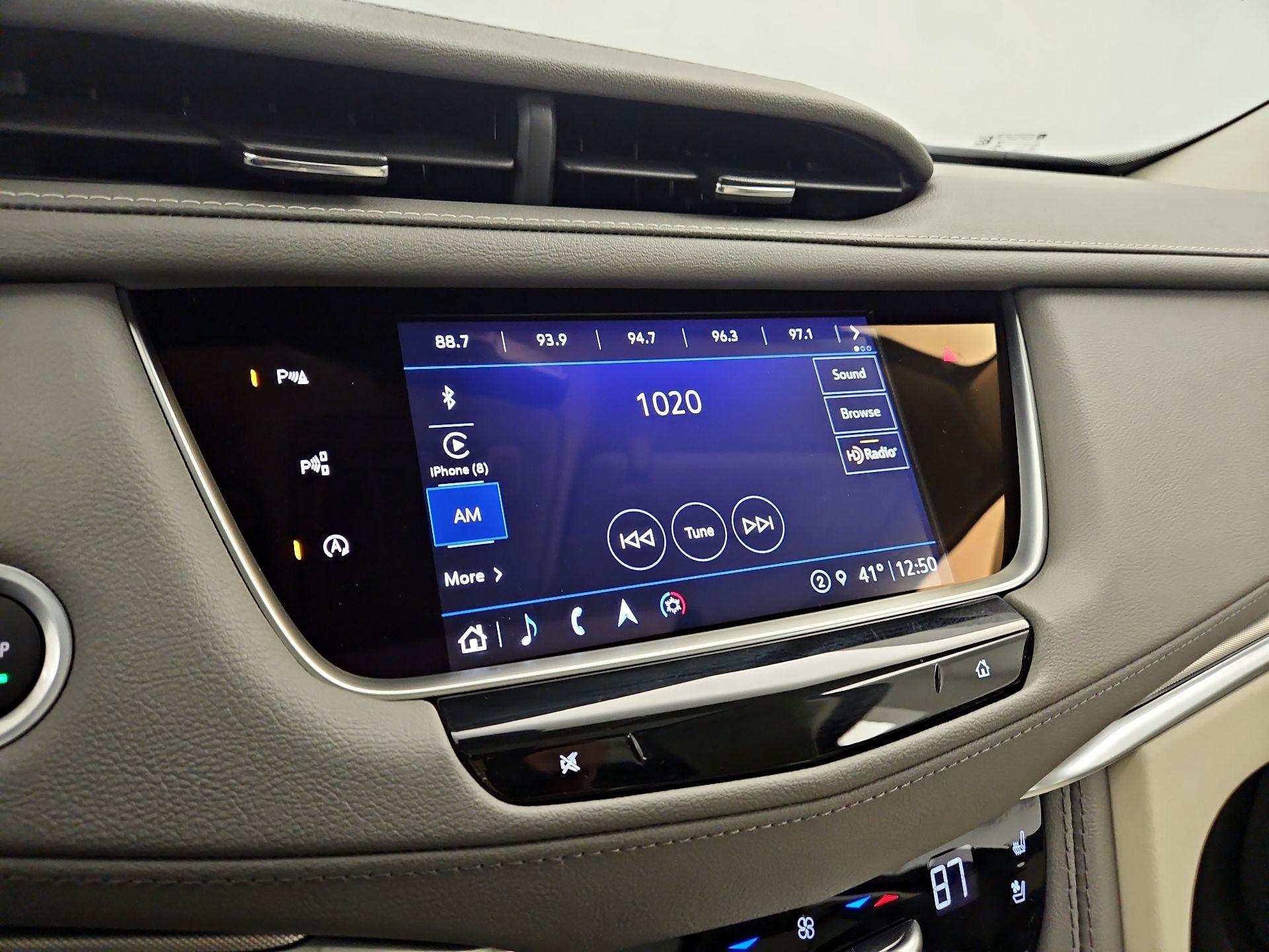 Thumbnail: 2023 Cadillac XT5 - 16