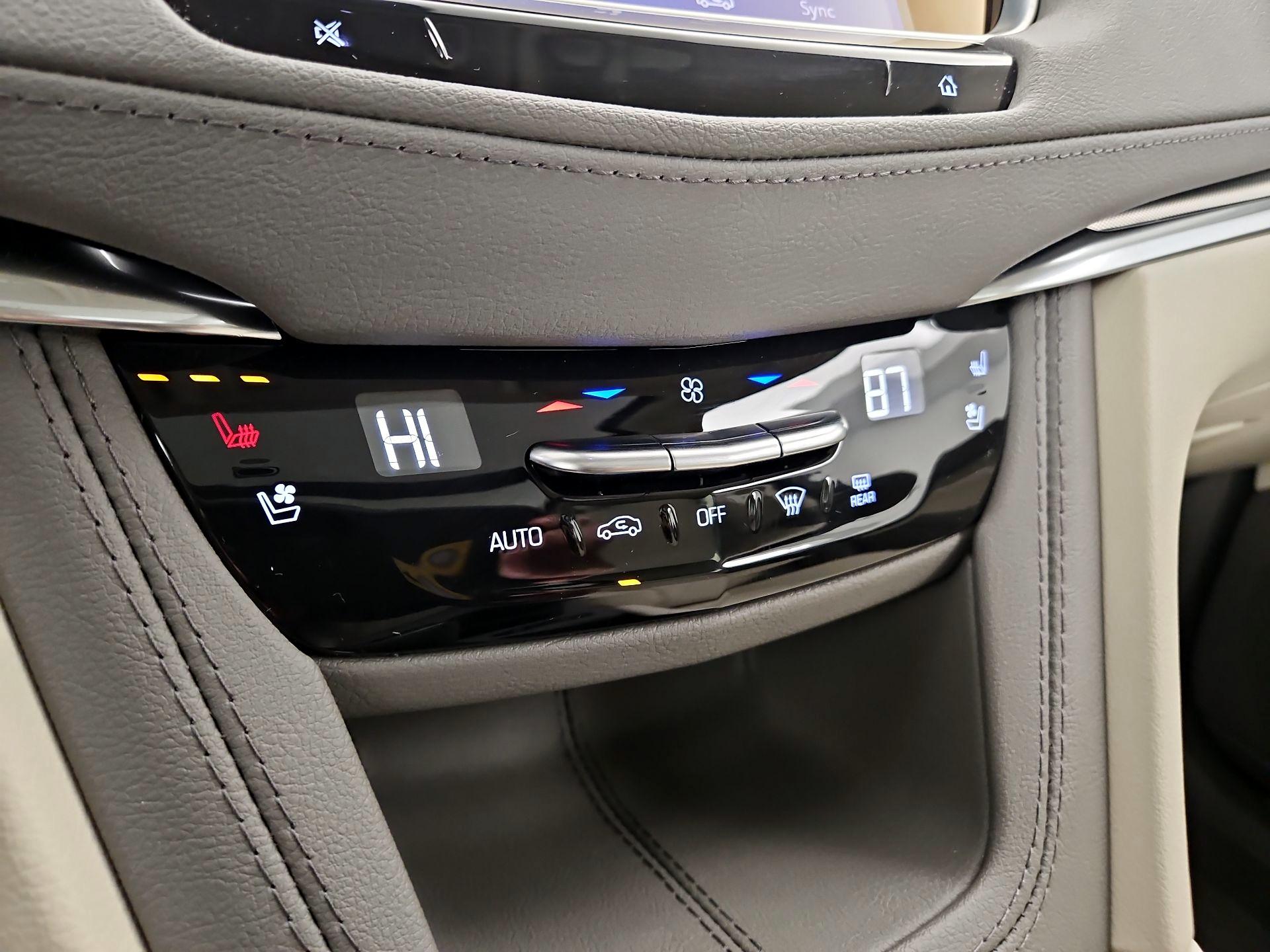 Thumbnail: 2023 Cadillac XT5 - 17