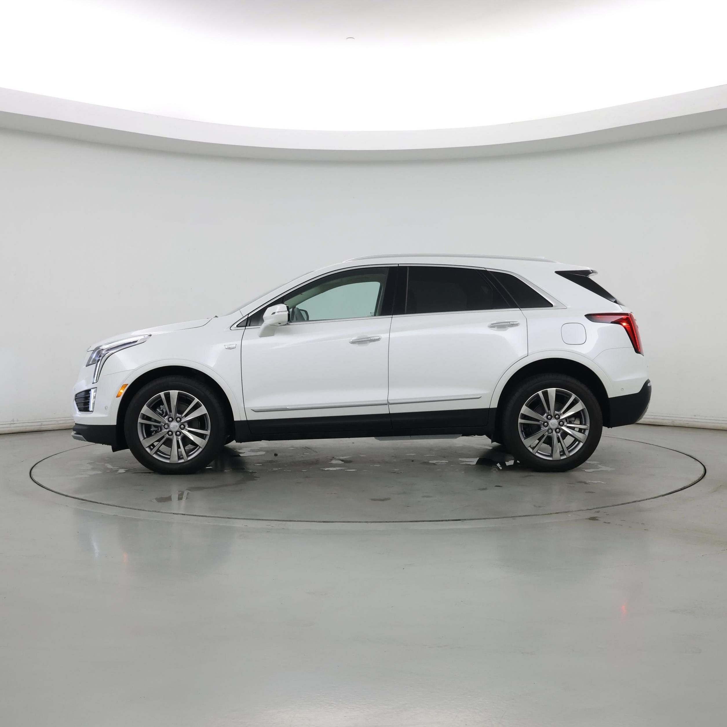 Thumbnail: 2023 Cadillac XT5 - 3