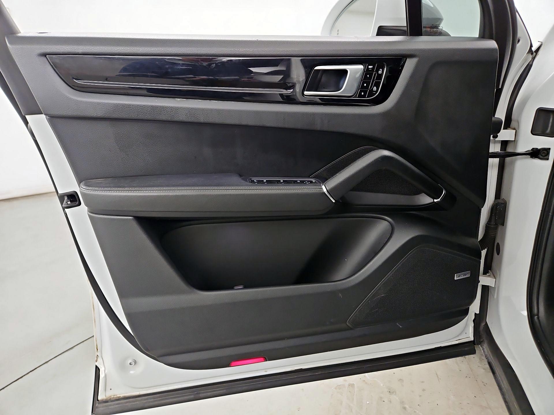 Thumbnail: 2021 Porsche Cayenne - 12