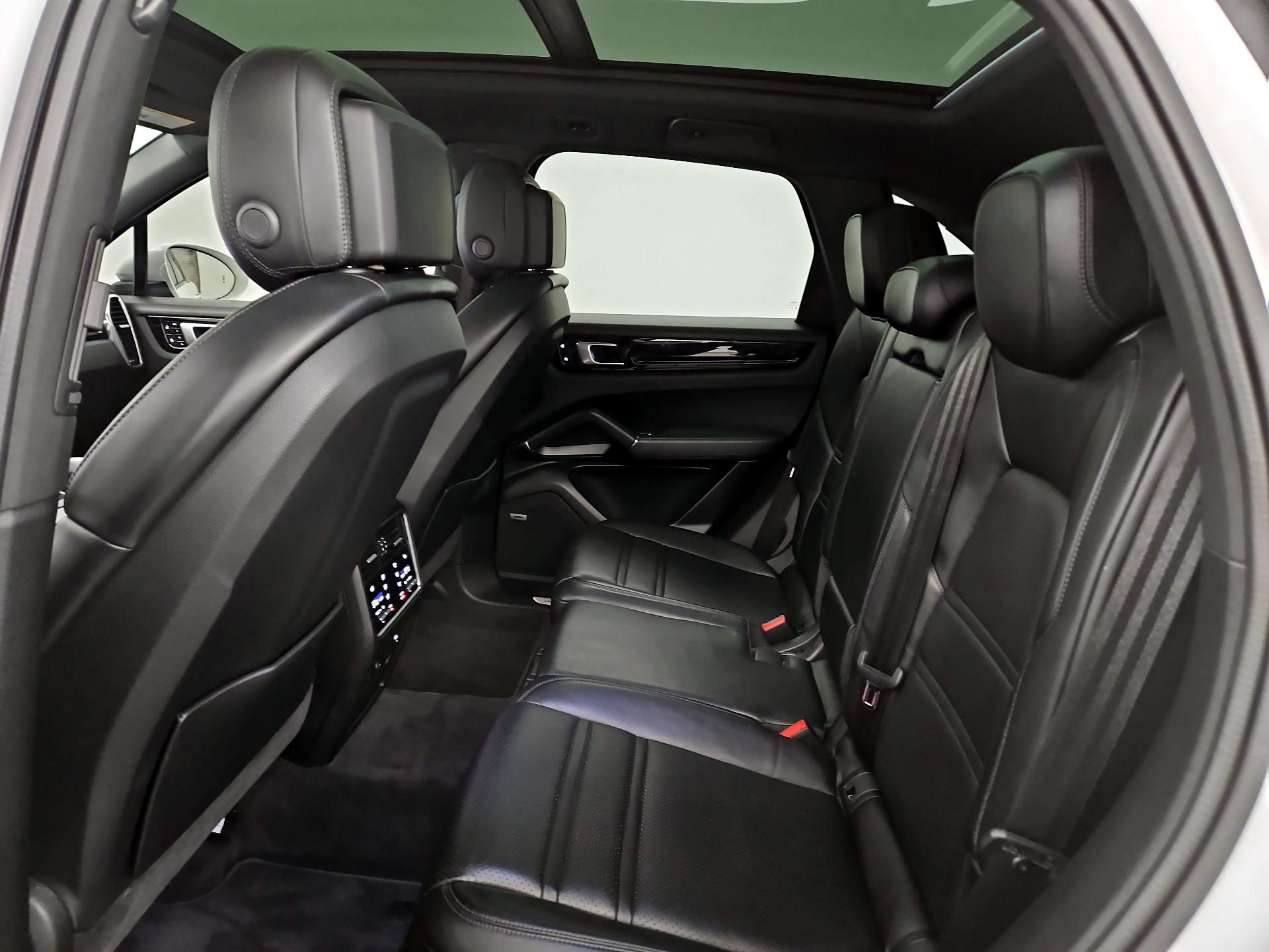 Thumbnail: 2021 Porsche Cayenne - 20