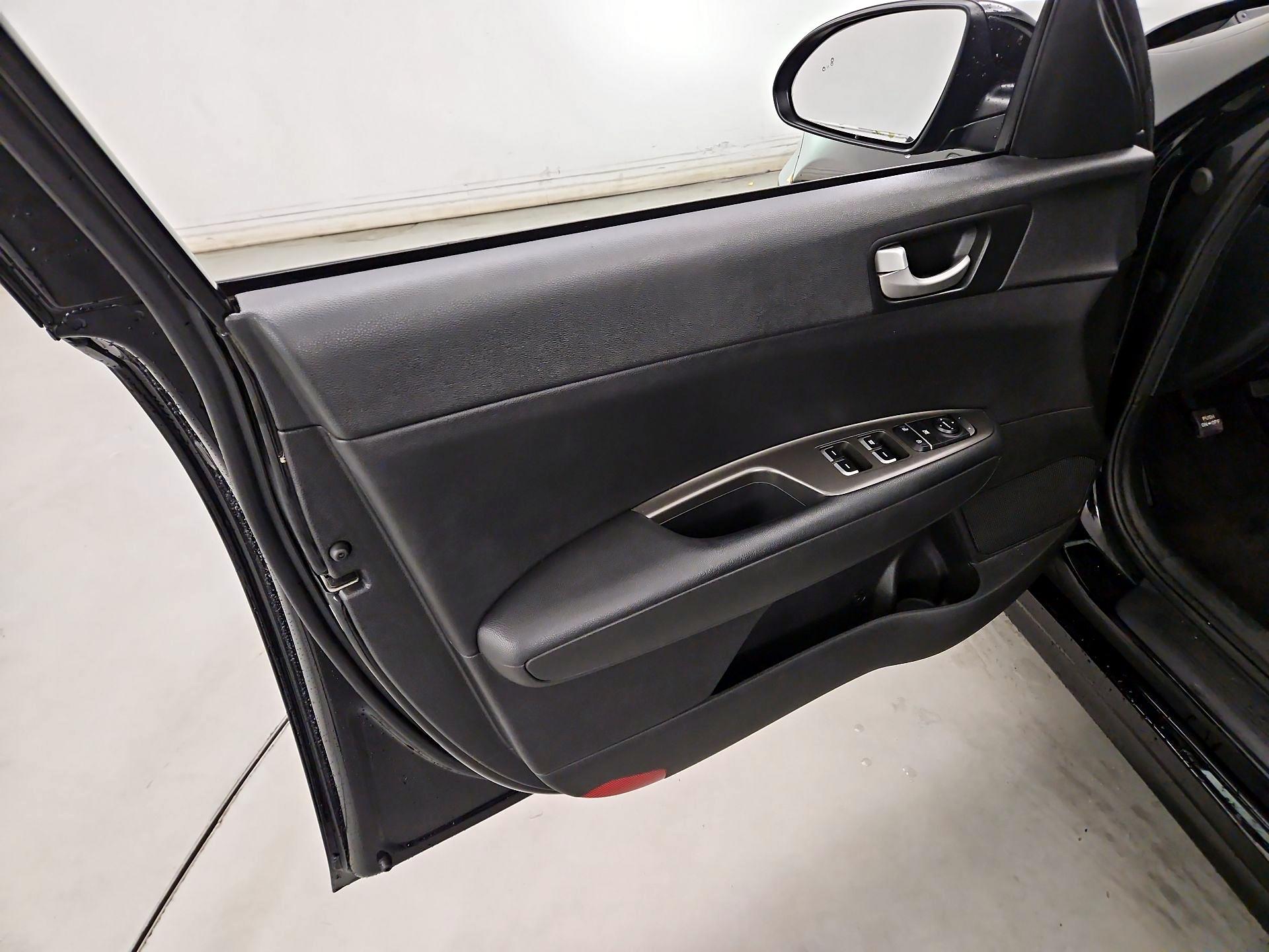 Thumbnail: 2020 Kia Optima - 12