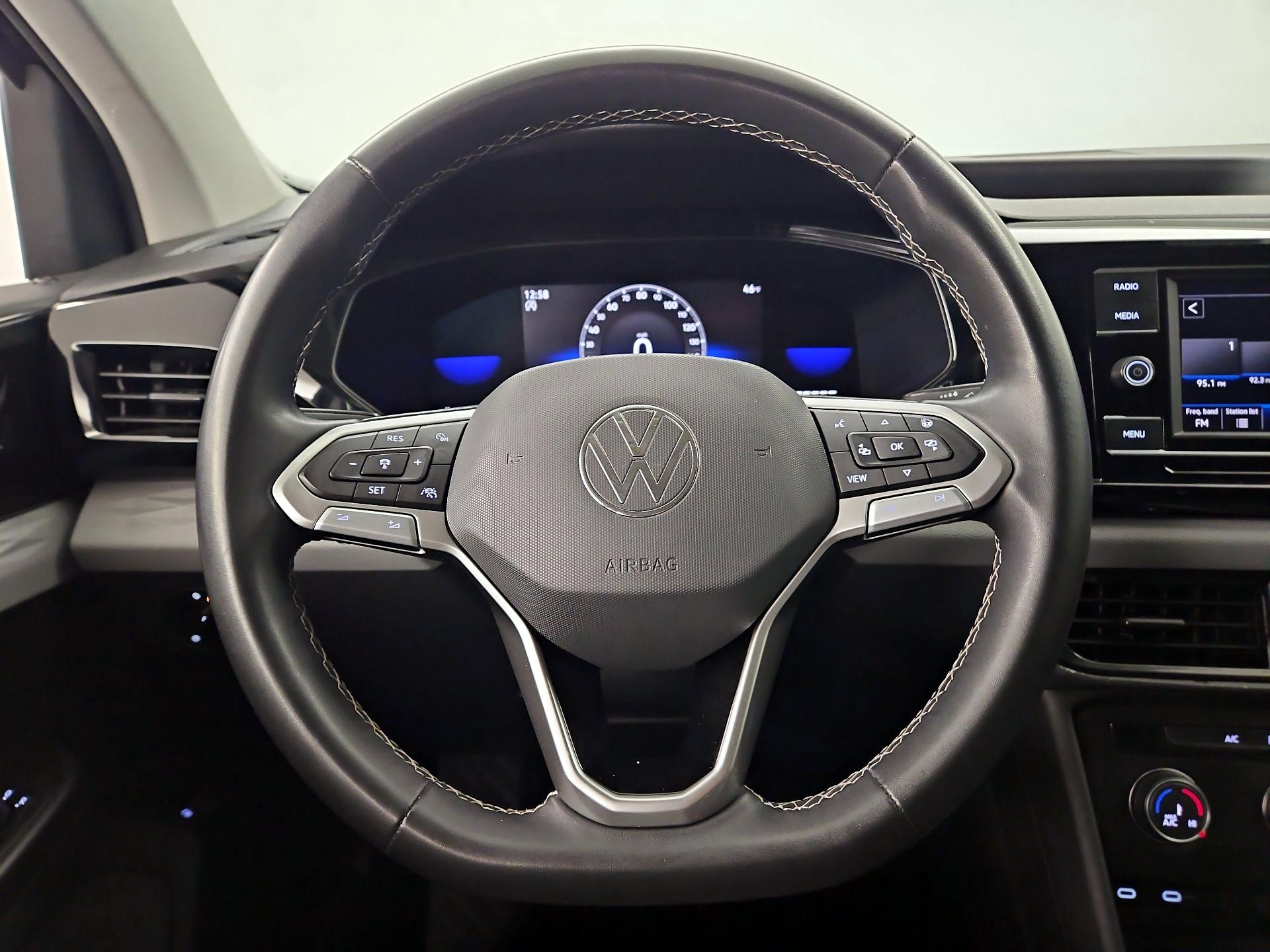 Thumbnail: 2022 Volkswagen Taos - 10