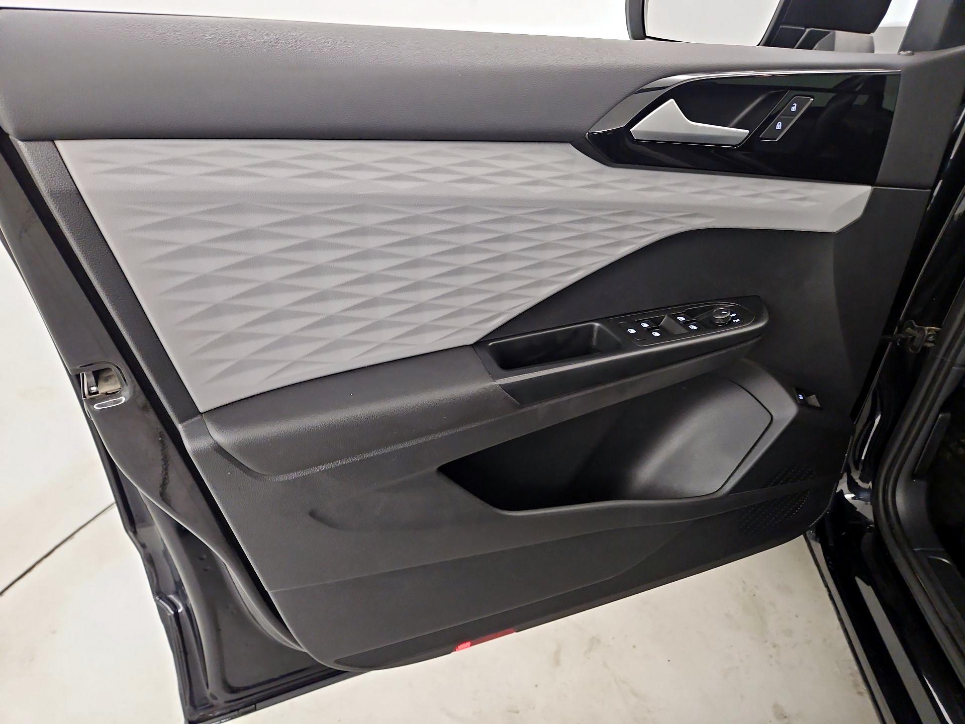 Thumbnail: 2022 Volkswagen Taos - 12