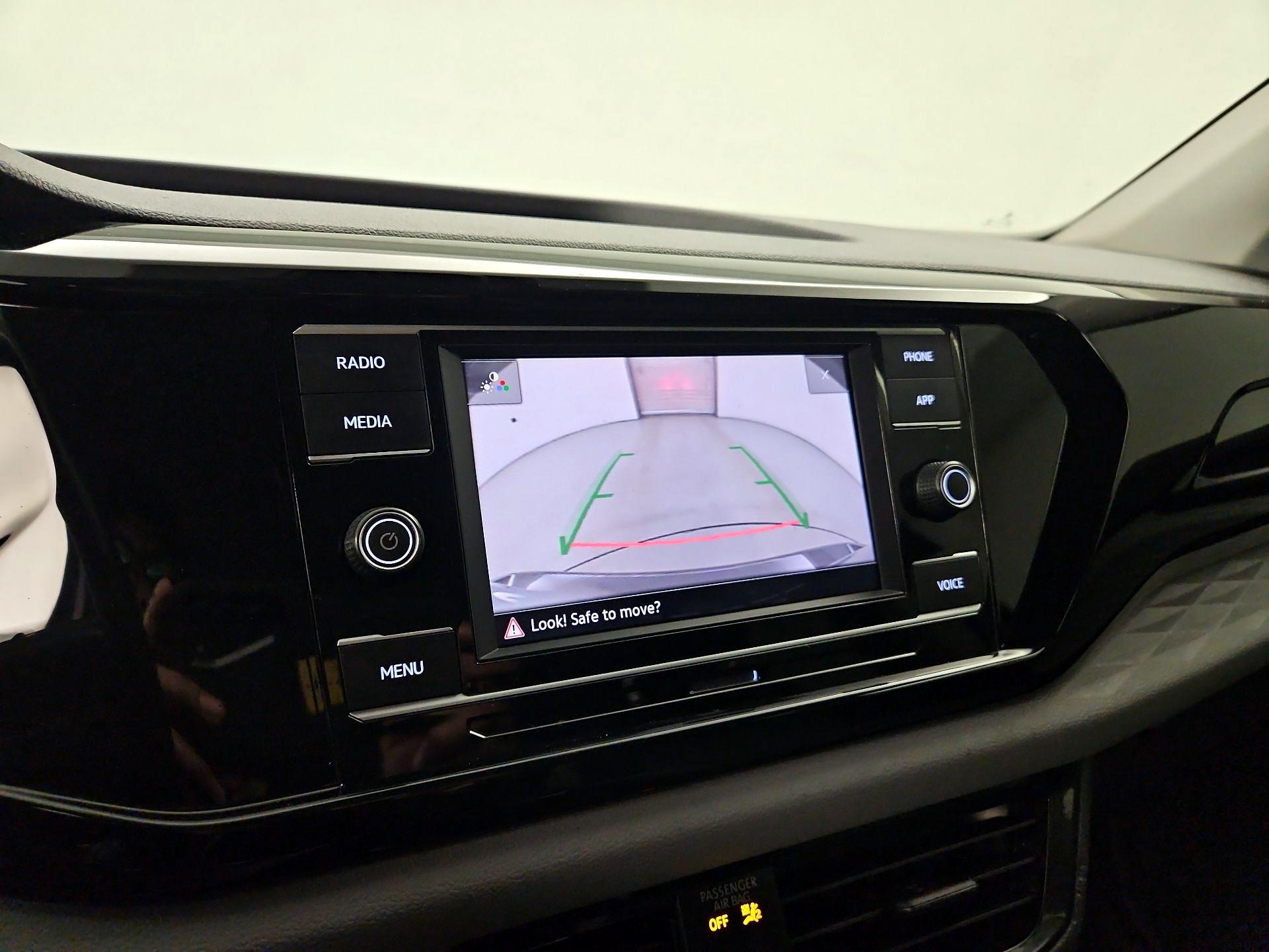 Thumbnail: 2022 Volkswagen Taos - 14