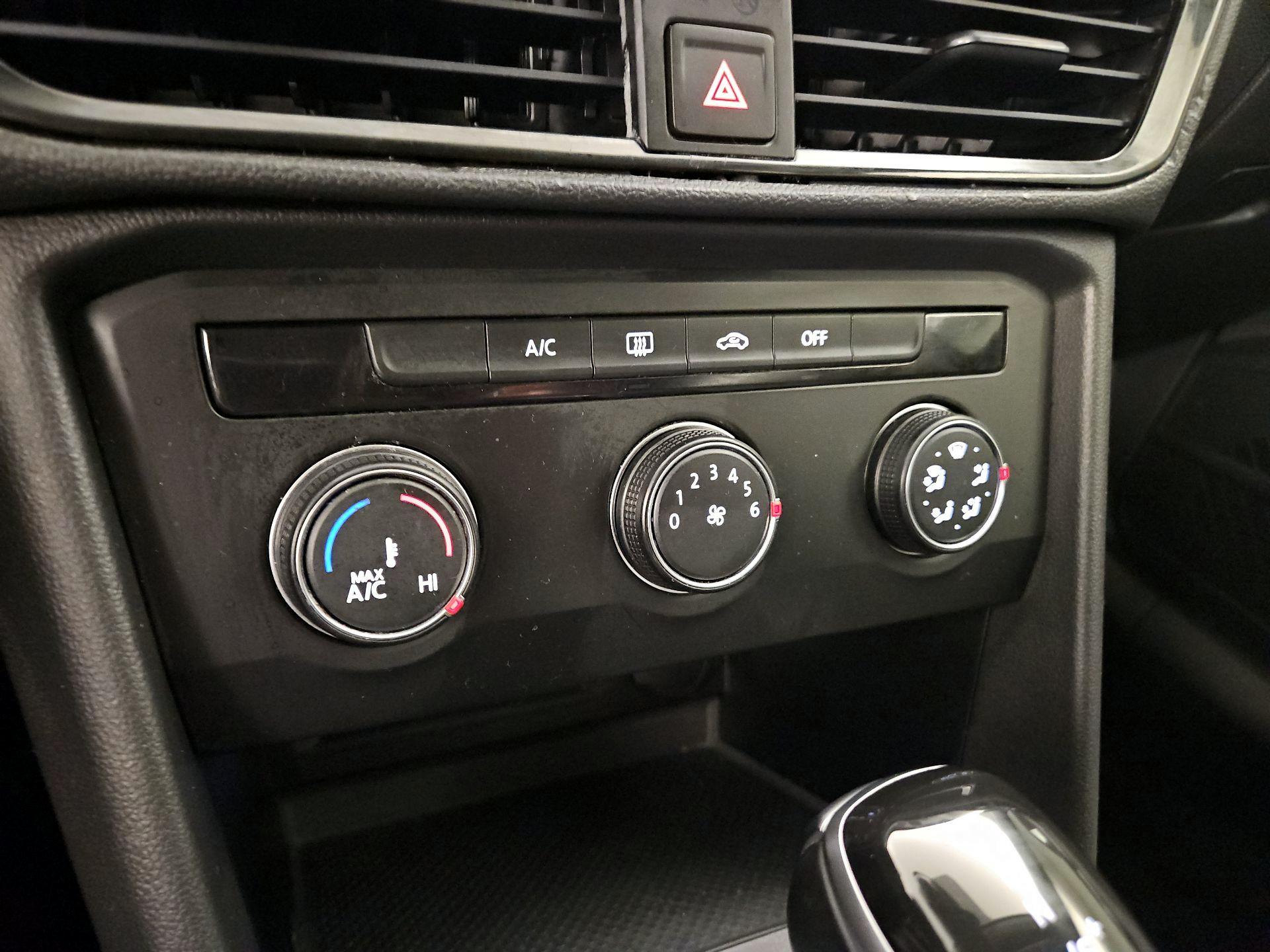 Thumbnail: 2022 Volkswagen Taos - 16