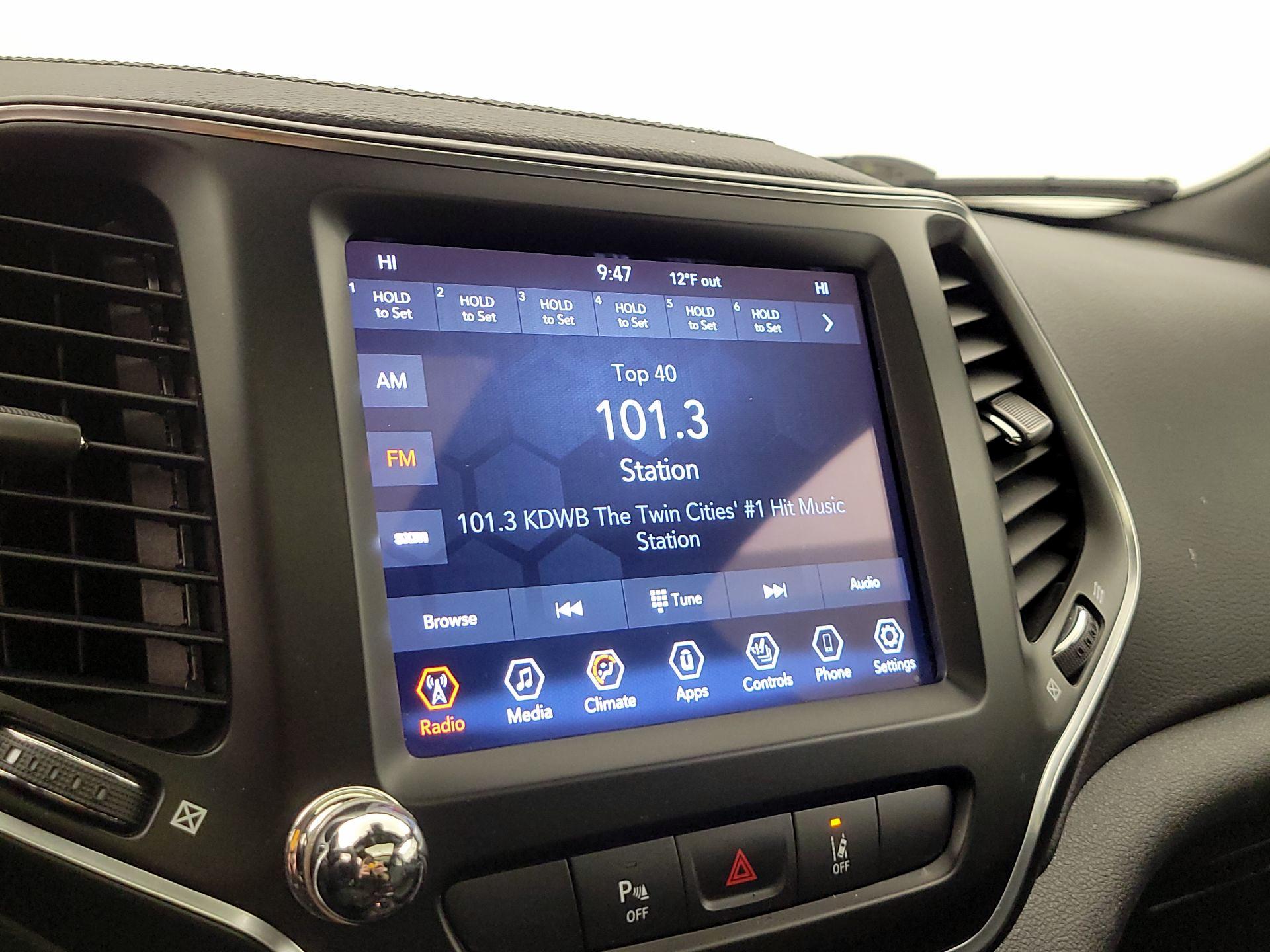 Thumbnail: 2021 Jeep Cherokee - 15