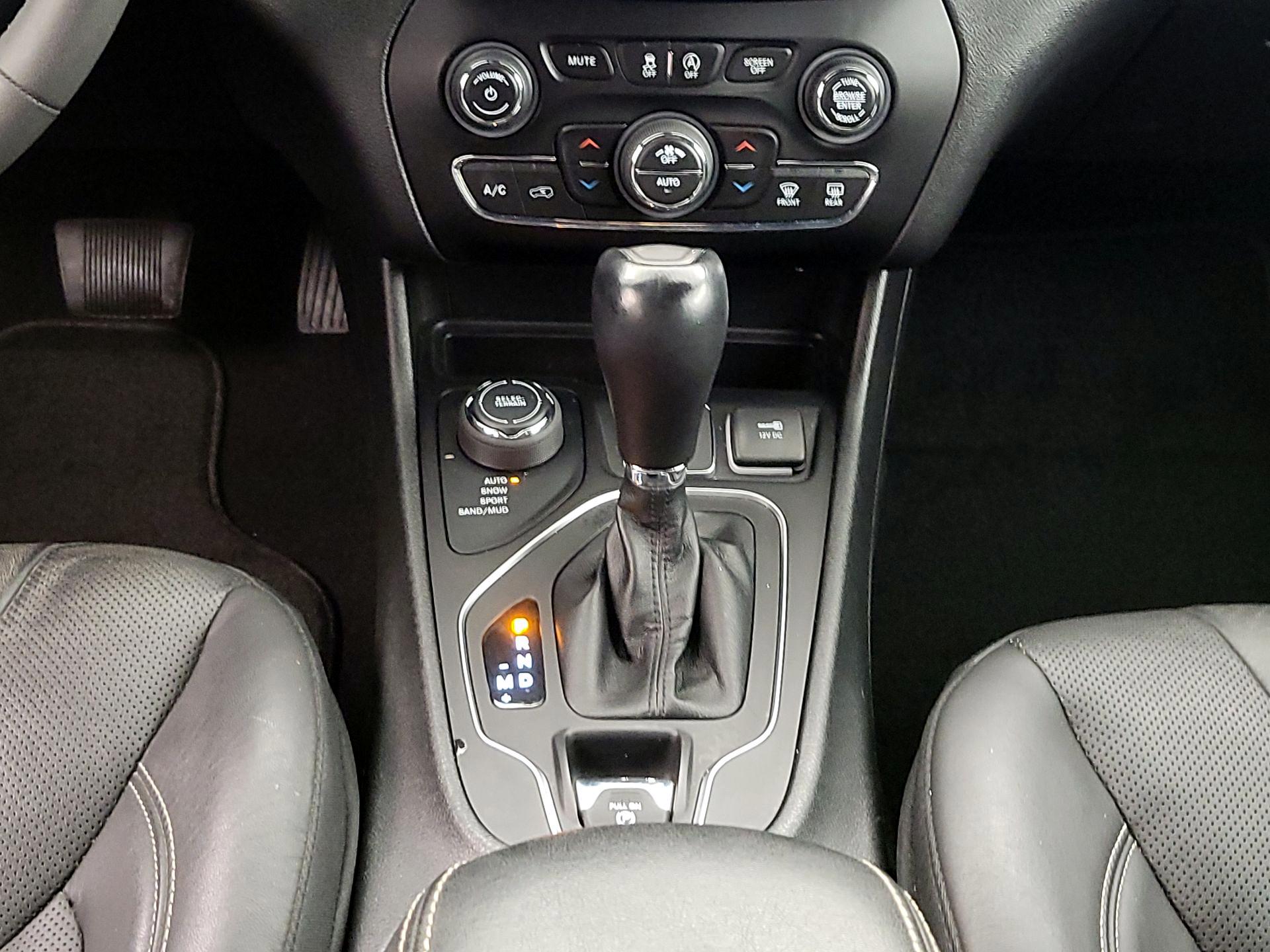 Thumbnail: 2021 Jeep Cherokee - 17