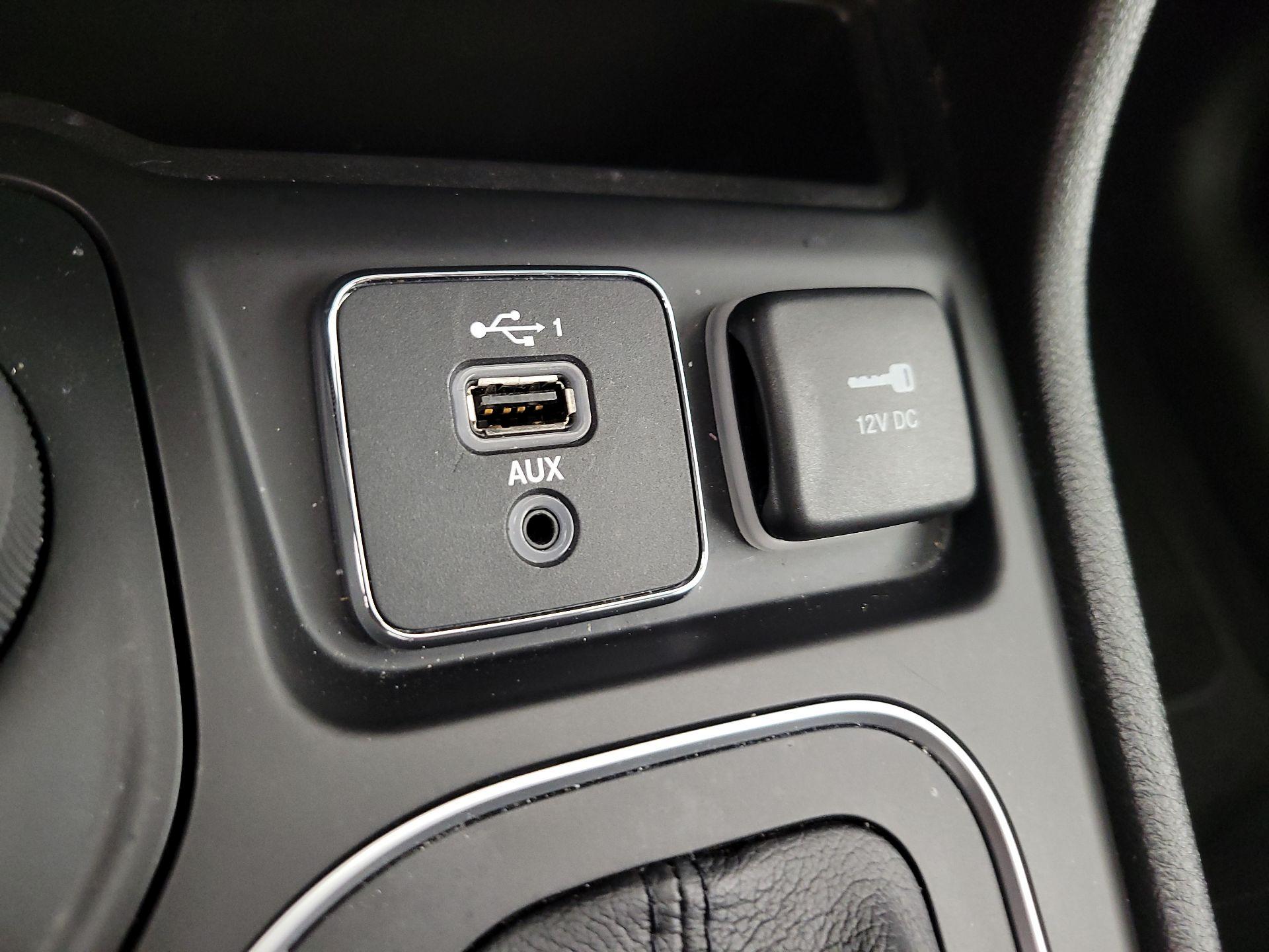 Thumbnail: 2021 Jeep Cherokee - 18