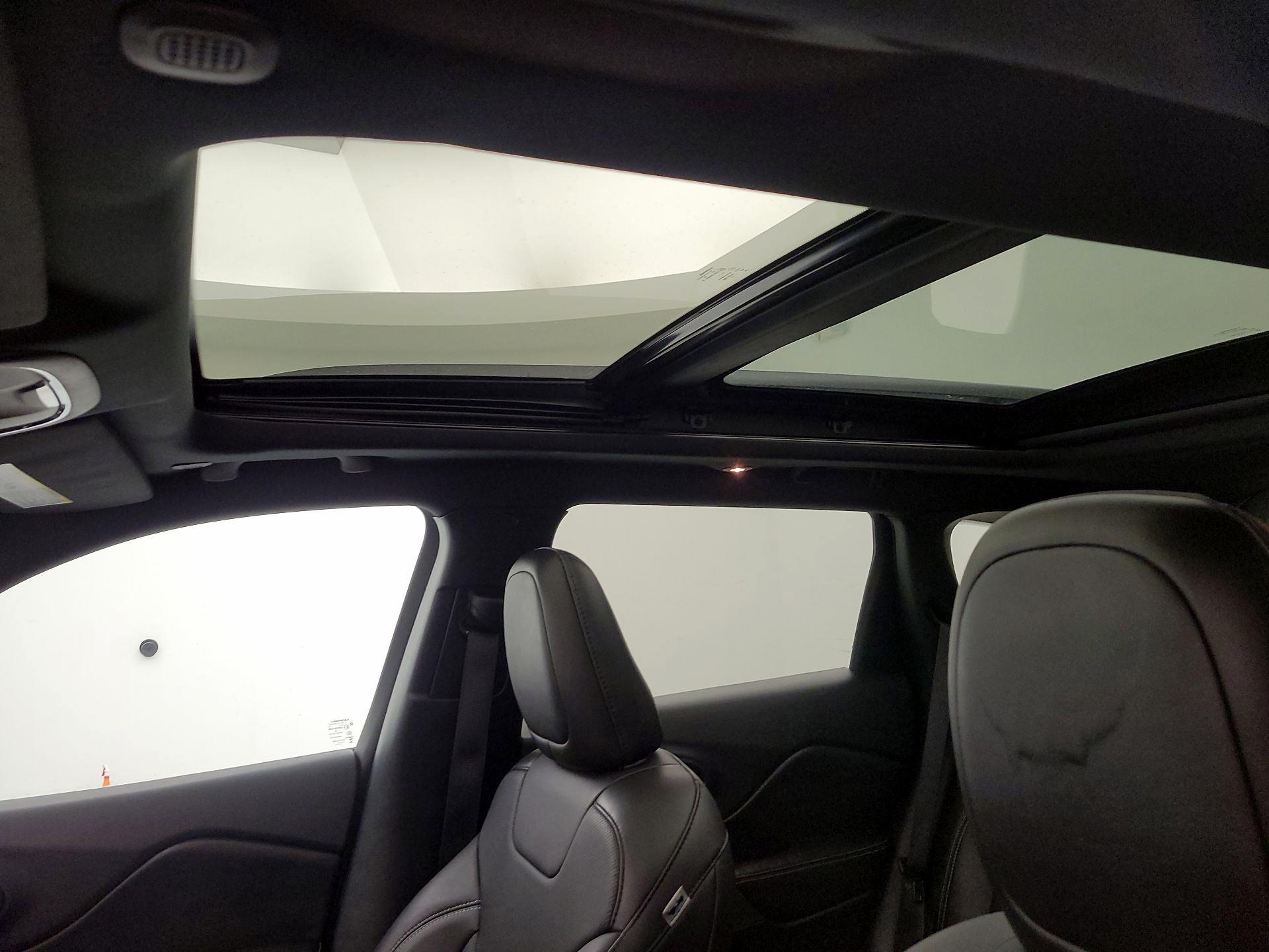 Thumbnail: 2021 Jeep Cherokee - 19