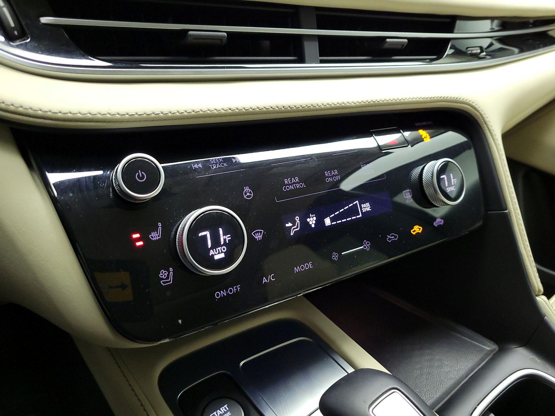 Thumbnail: 2023 INFINITI QX60 - 16