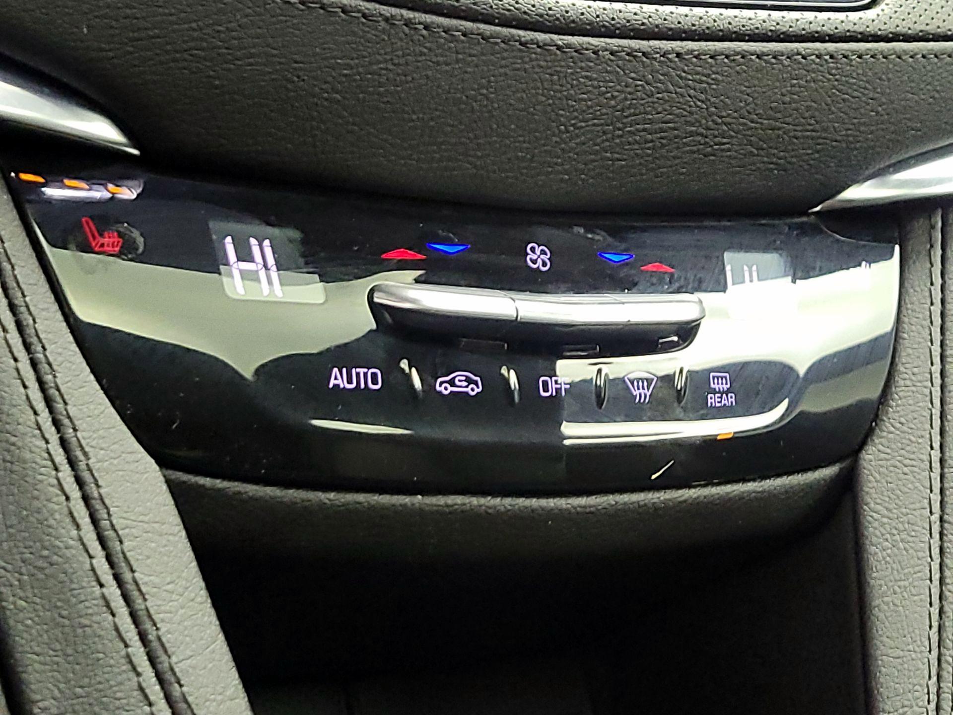 Thumbnail: 2025 Cadillac XT5 - 17