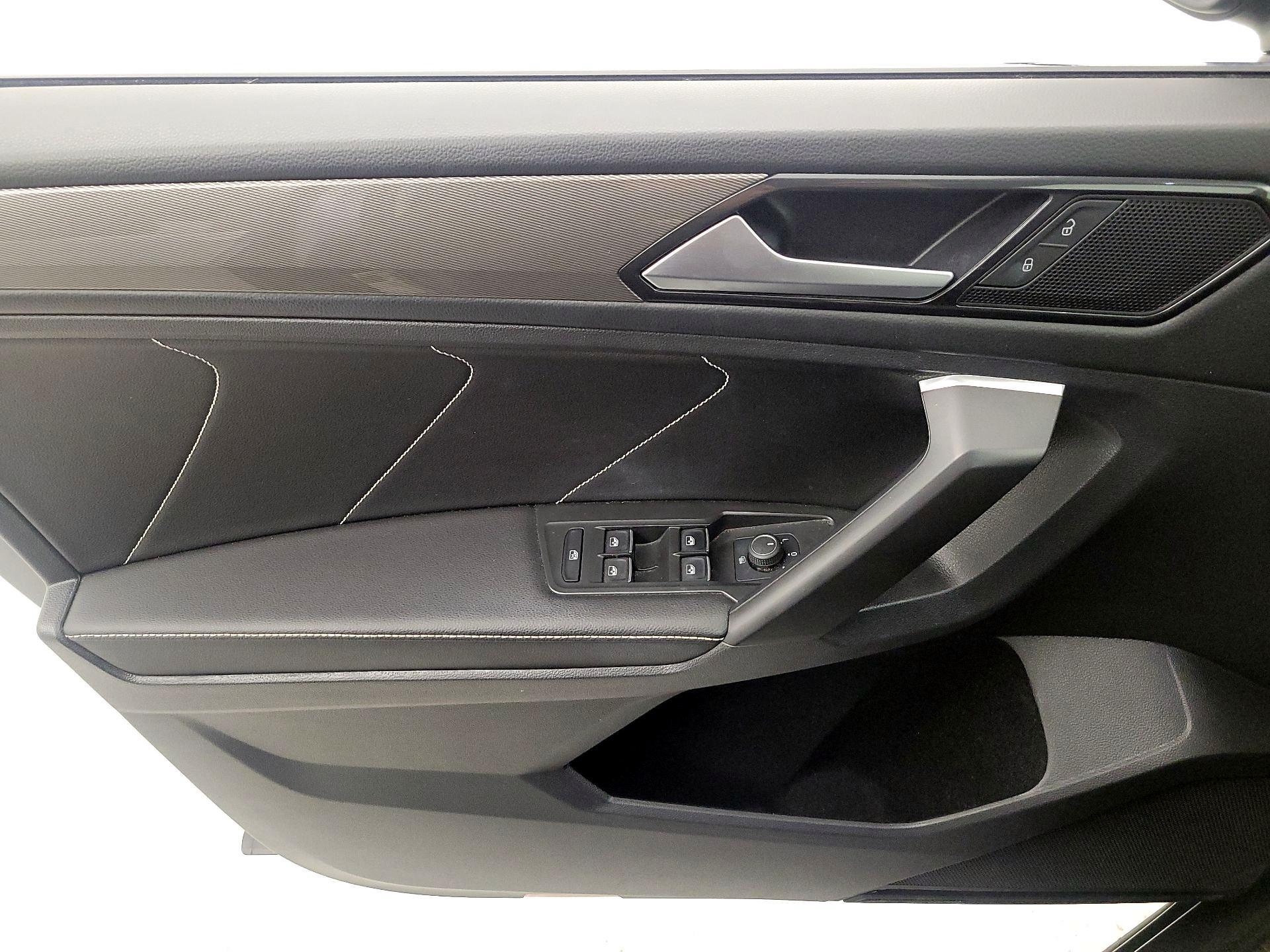 Thumbnail: 2022 Volkswagen Tiguan - 12