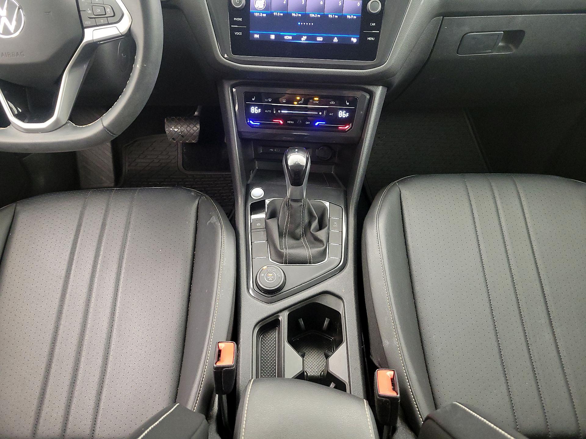 Thumbnail: 2022 Volkswagen Tiguan - 17