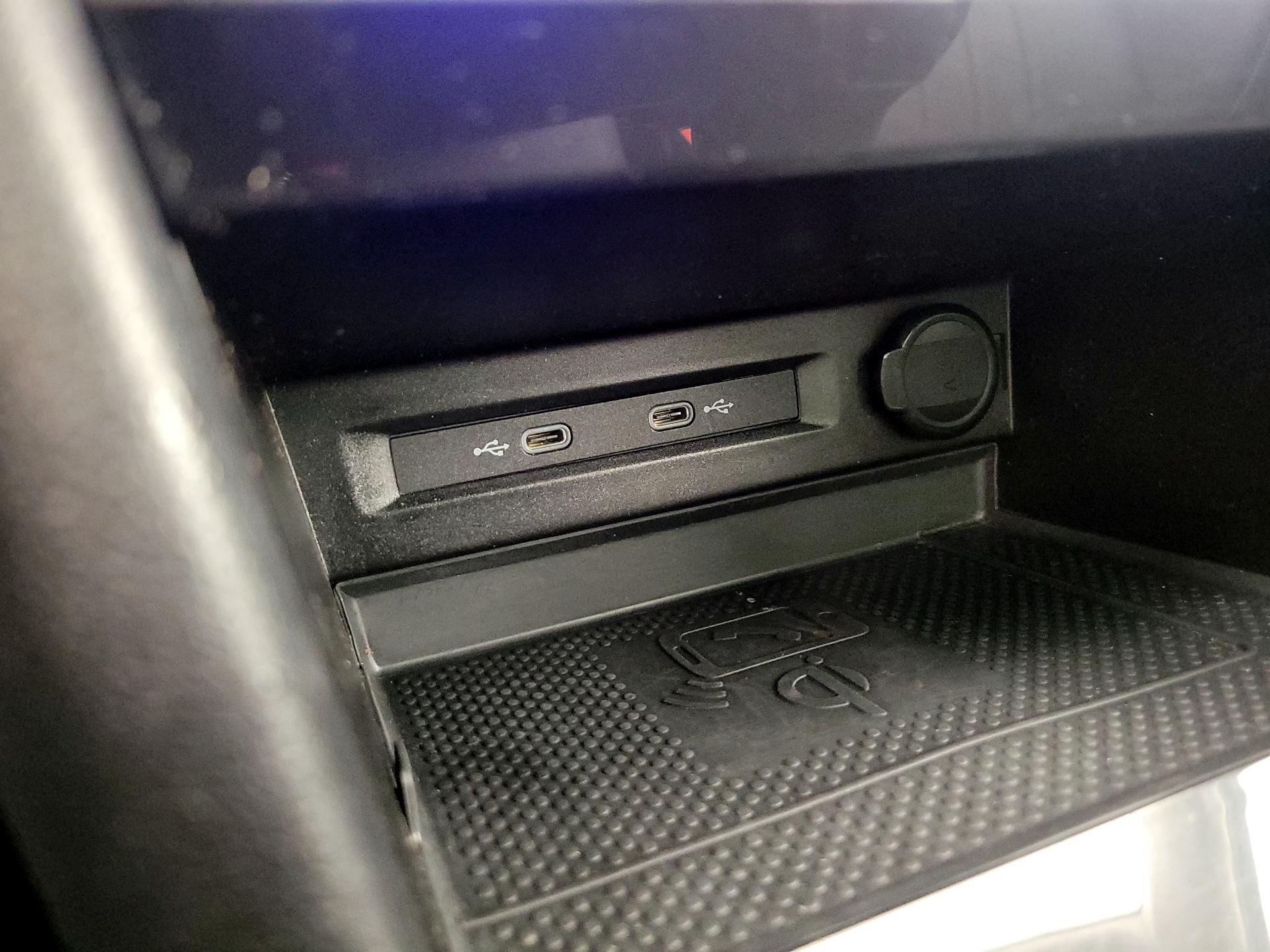 Thumbnail: 2022 Volkswagen Tiguan - 18