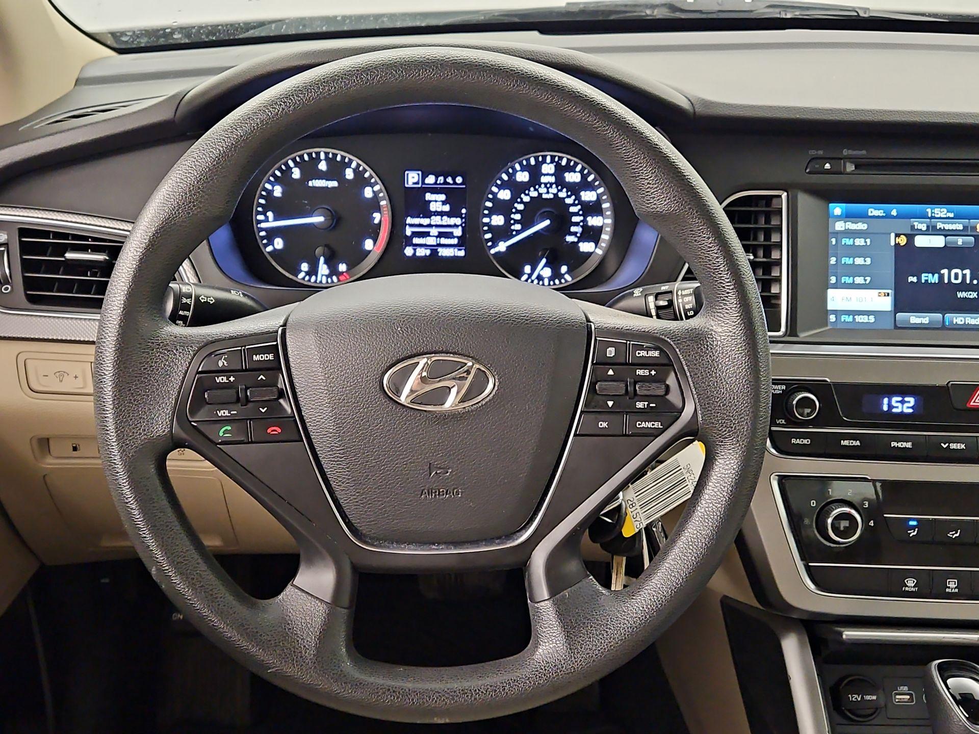 Thumbnail: 2016 Hyundai Sonata - 10