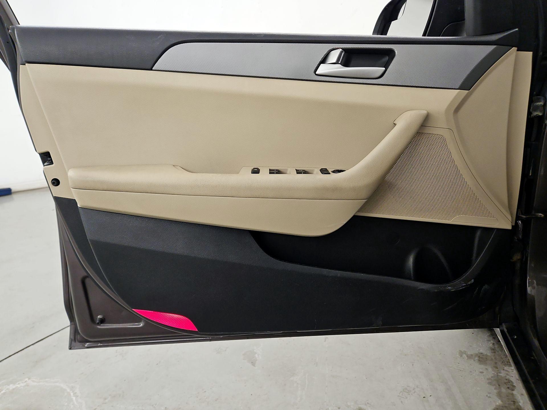 Thumbnail: 2016 Hyundai Sonata - 12