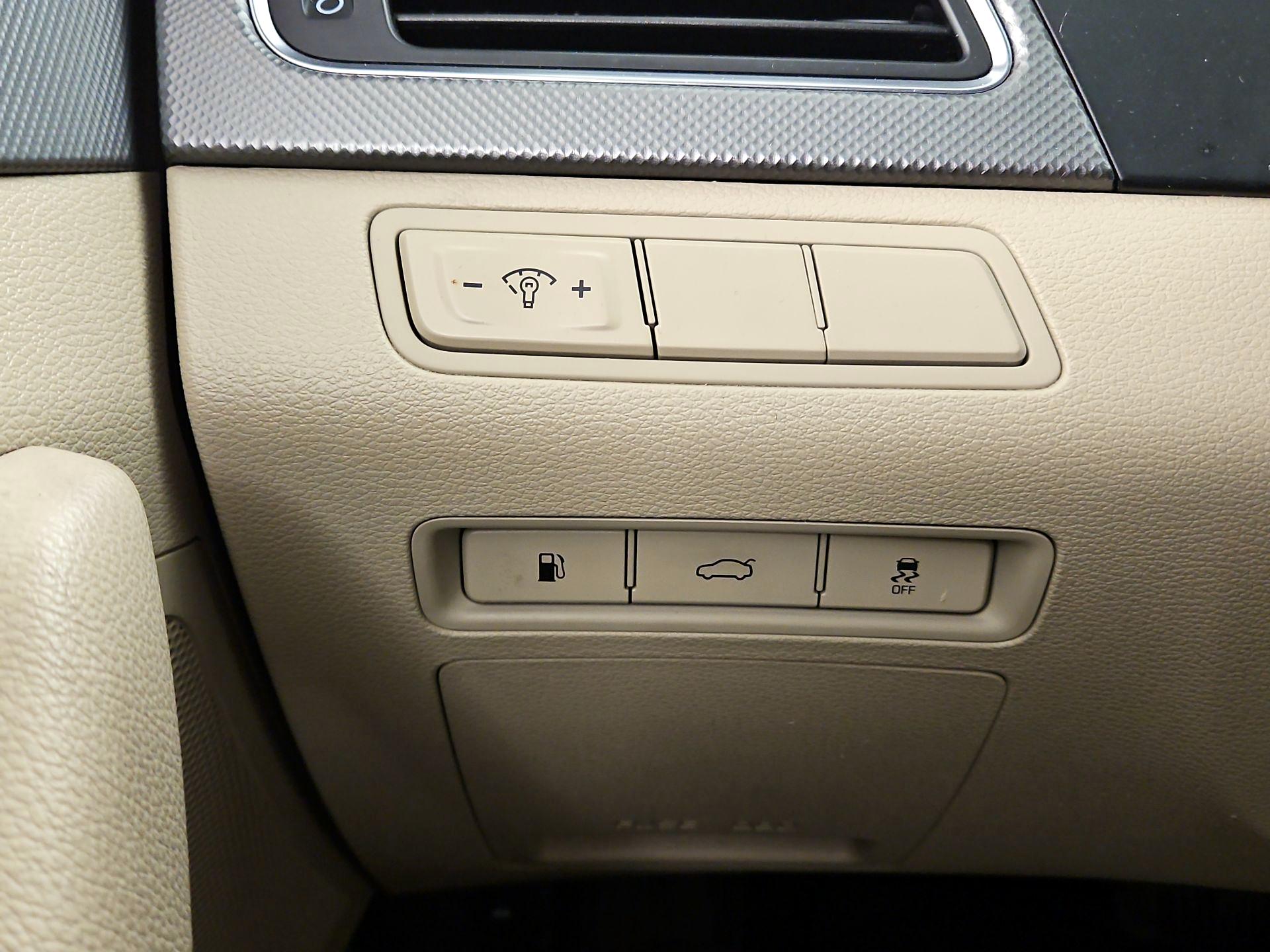 Thumbnail: 2016 Hyundai Sonata - 13