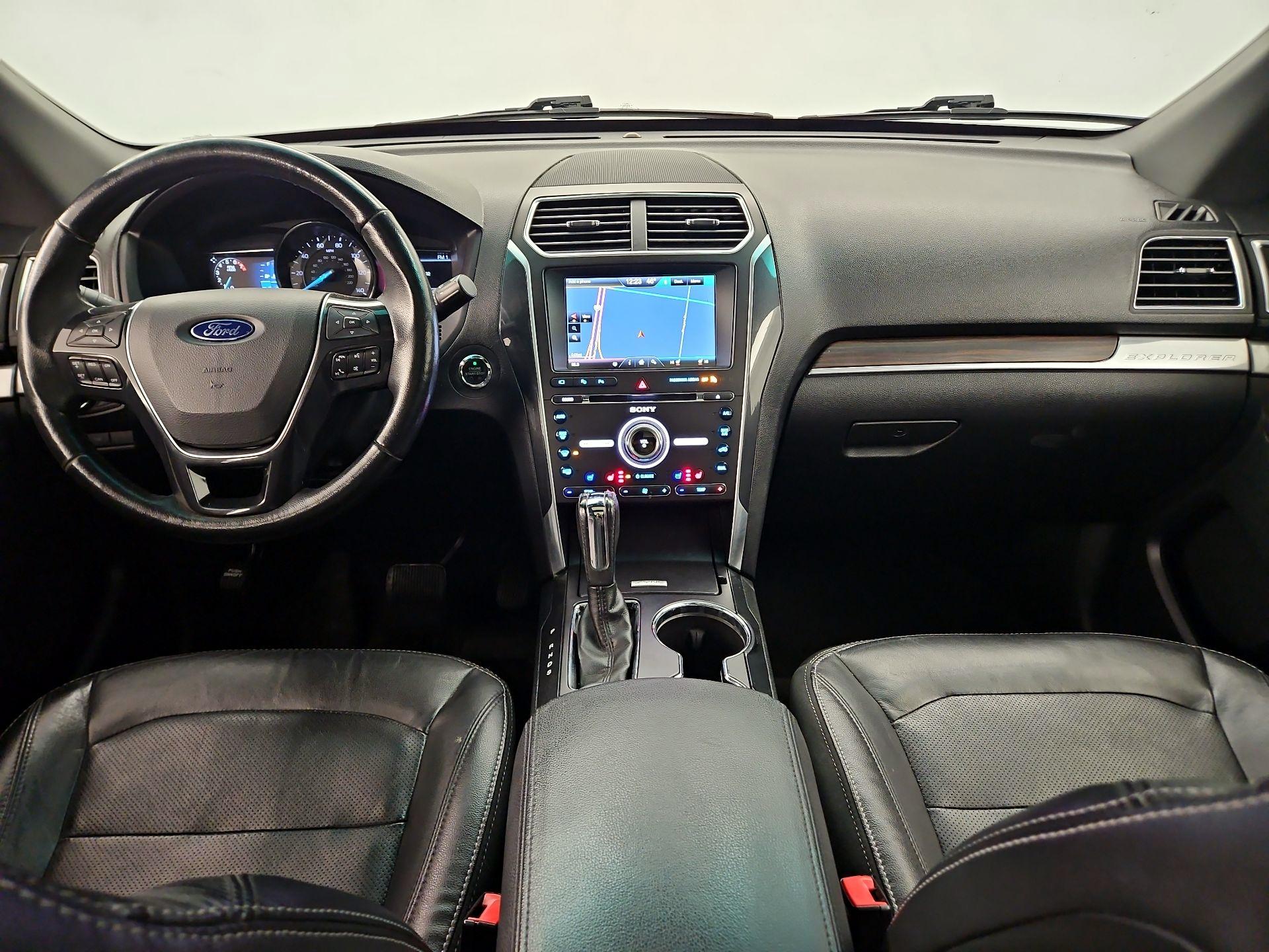 Thumbnail: 2016 Ford Explorer - 9