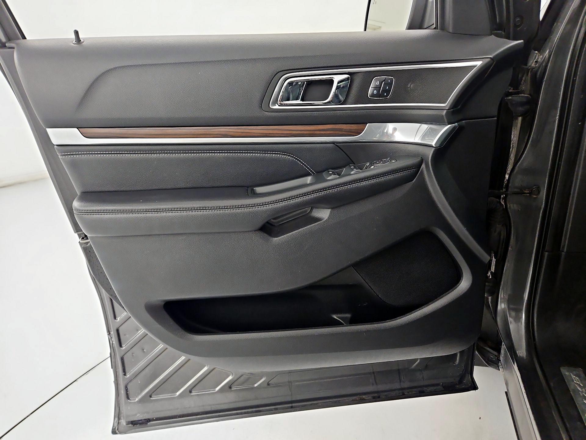 Thumbnail: 2016 Ford Explorer - 12