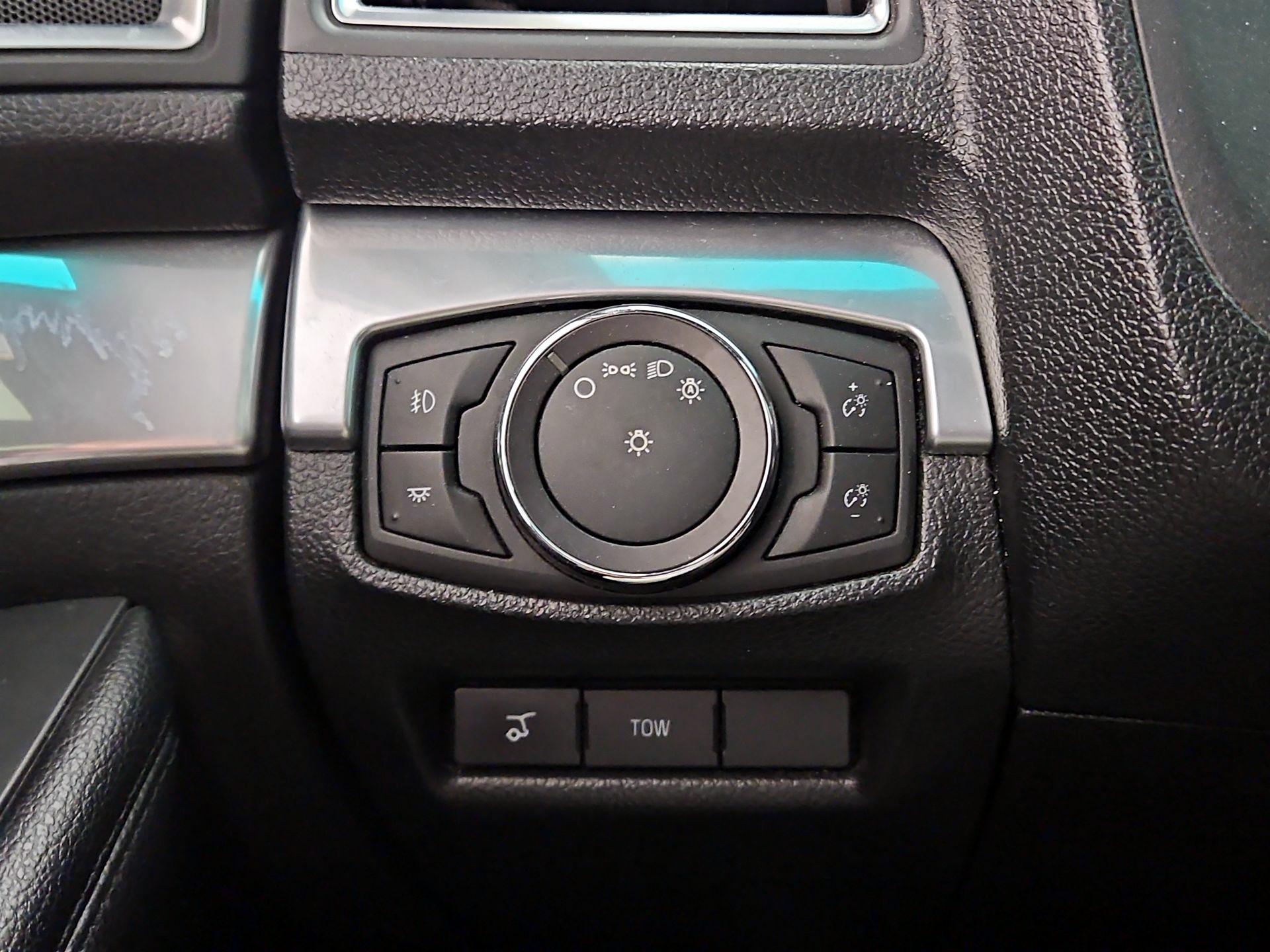 Thumbnail: 2016 Ford Explorer - 13