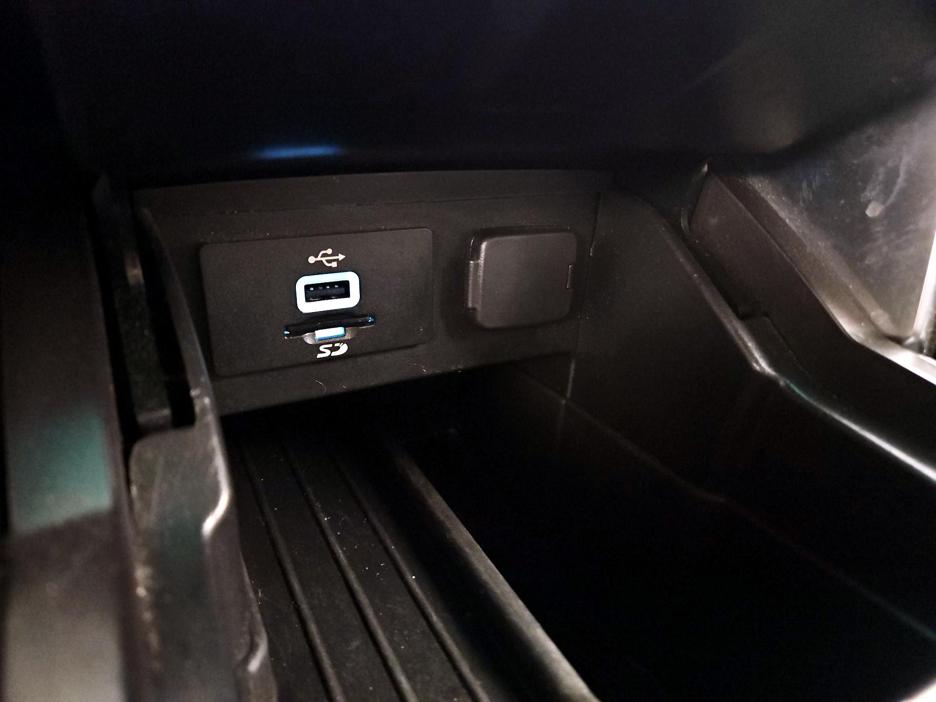 Thumbnail: 2016 Ford Explorer - 19