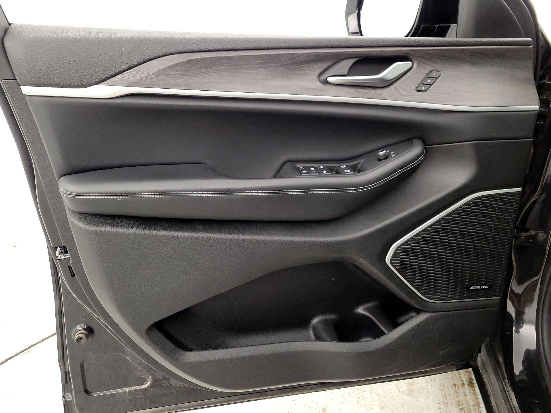 Thumbnail: 2022 Jeep Grand Cherokee - 12