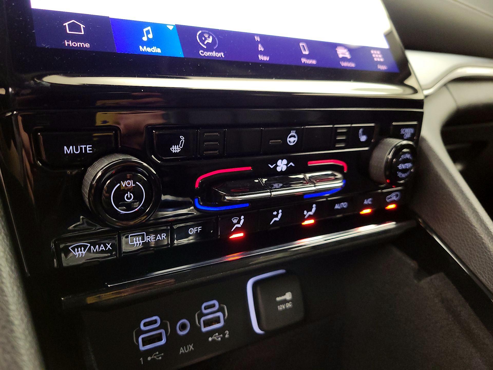 Thumbnail: 2022 Jeep Grand Cherokee - 17