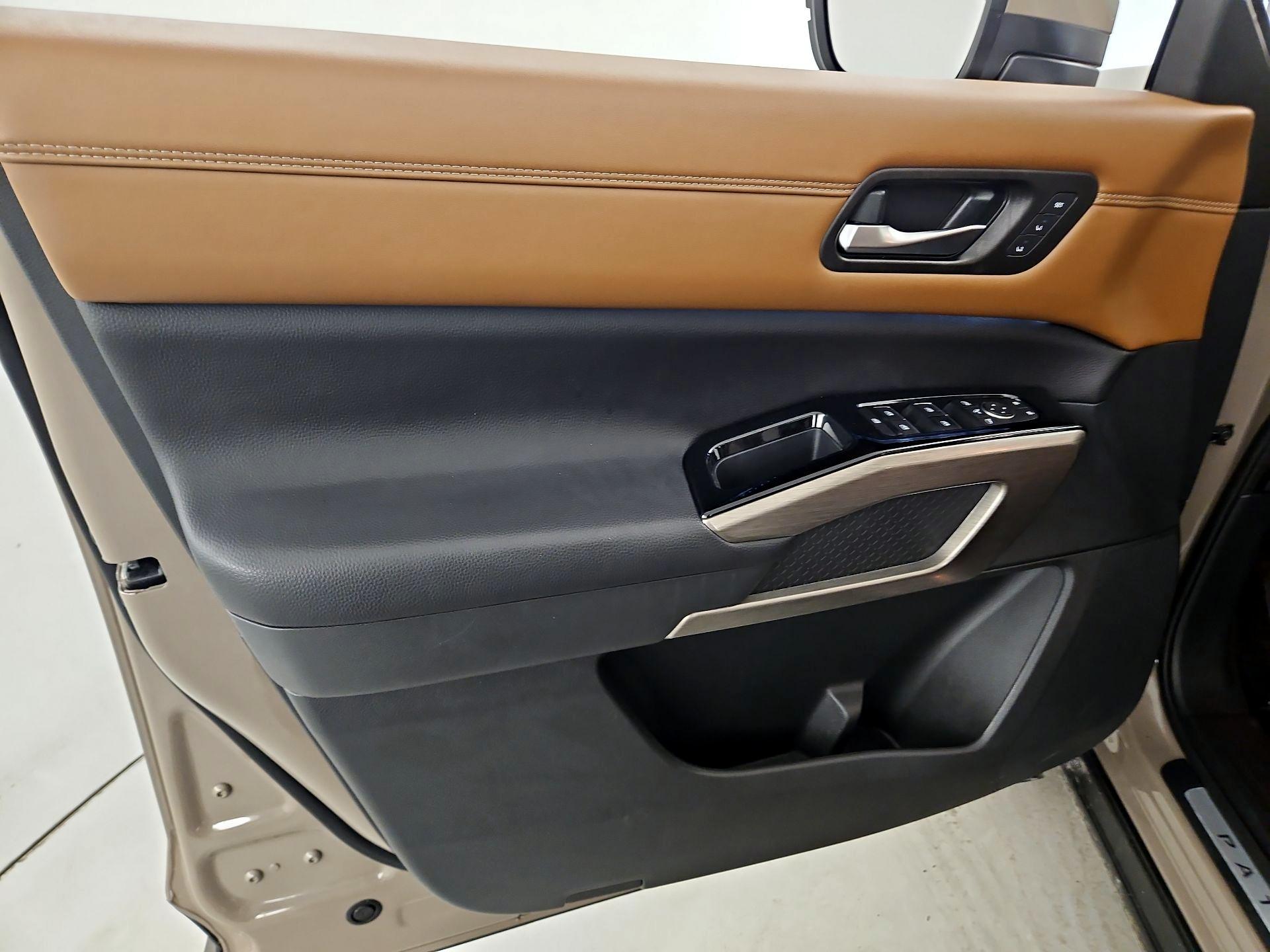 Thumbnail: 2023 Nissan Pathfinder - 12