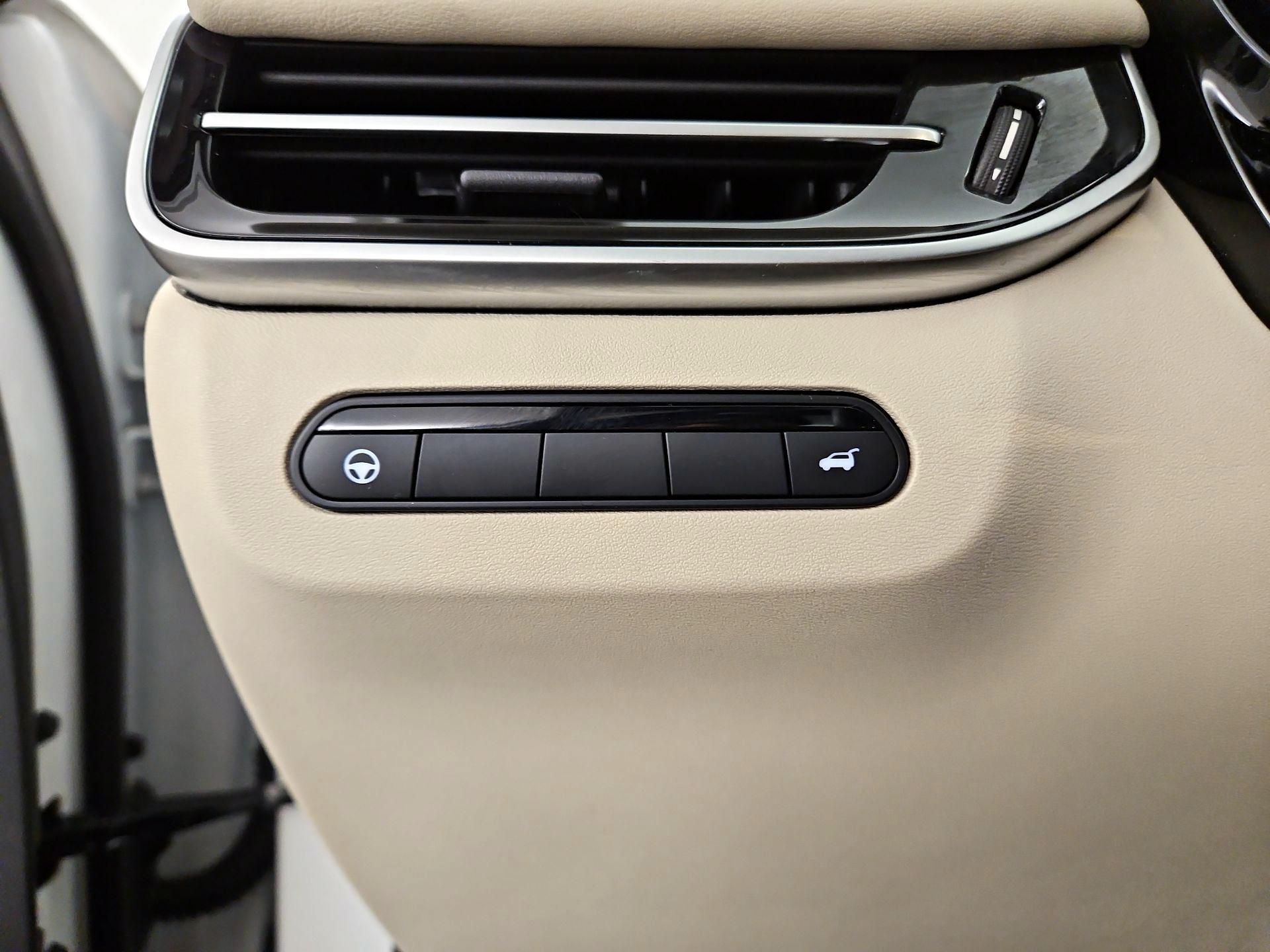 Thumbnail: 2023 INFINITI QX60 - 13