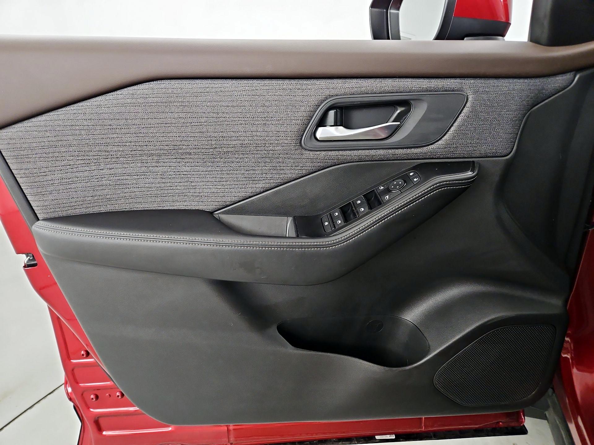 Thumbnail: 2023 Nissan Rogue - 12