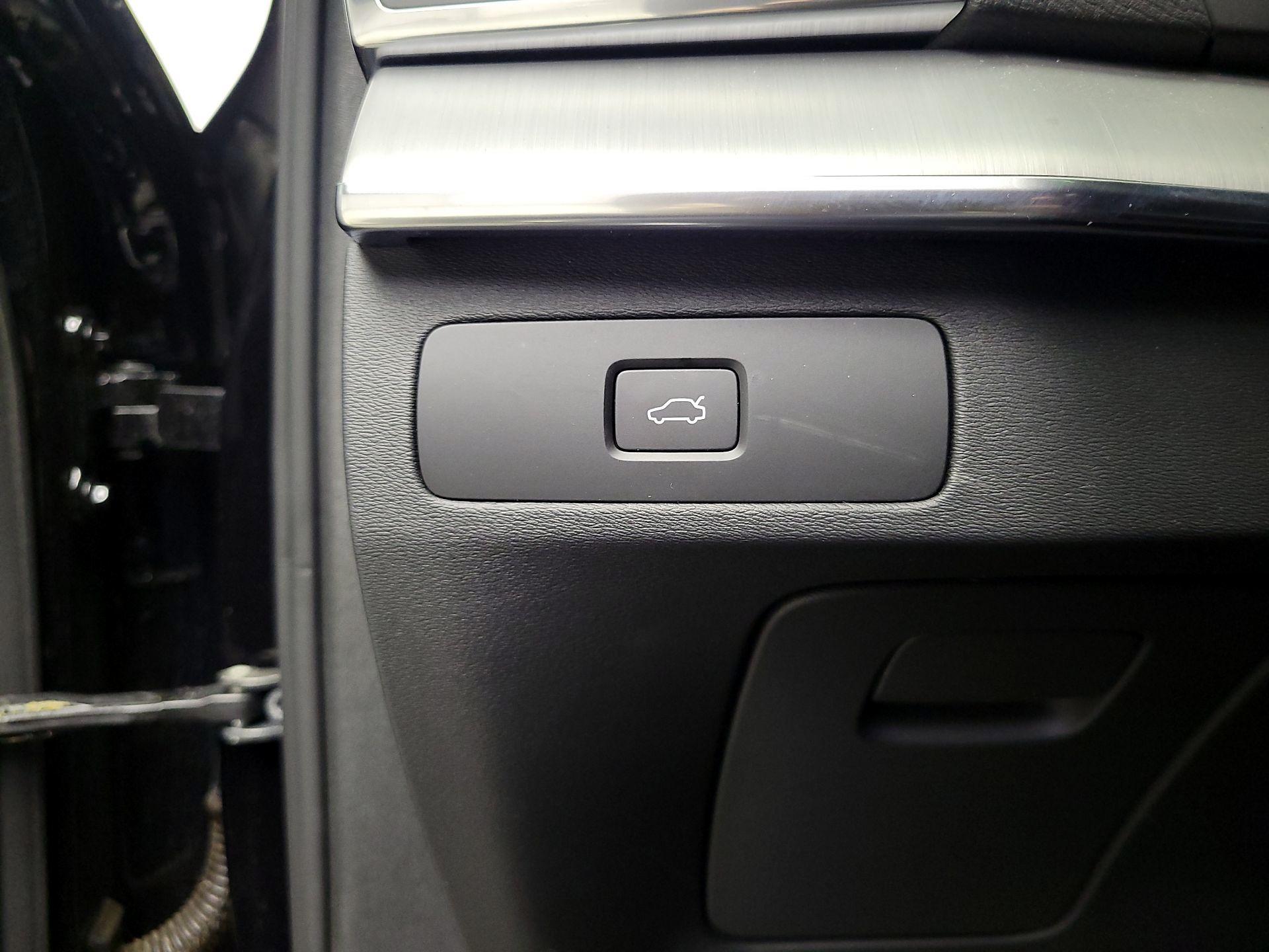 Thumbnail: 2025 Volvo XC90 - 13