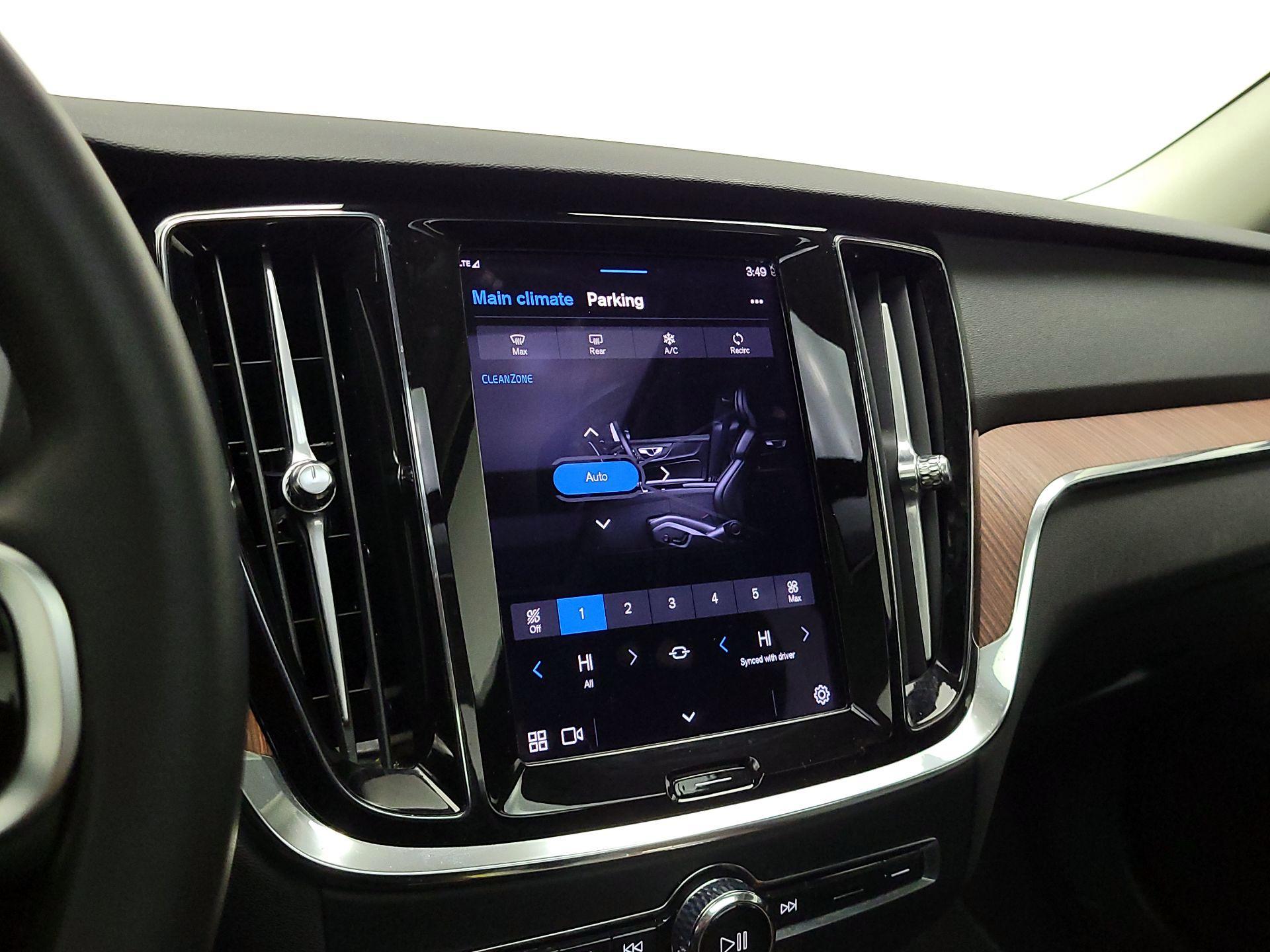 Thumbnail: 2024 Volvo S60 - 17